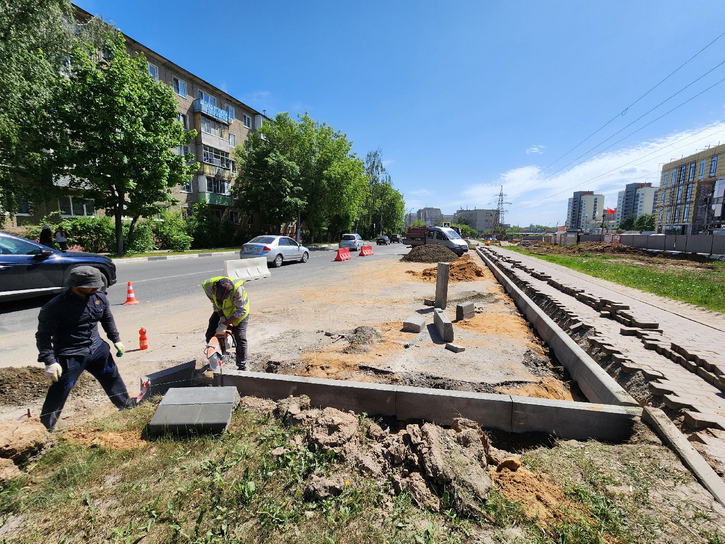 чехов, улица мира,  ремонт дороги, строительство тротуара, дорожные работы, парковки,  автостоянка, детская поликлиника, чеховская больница, госпрограмма московской области, благоустройство,