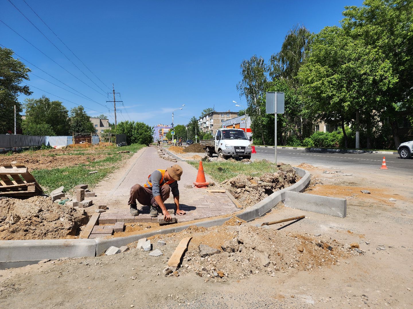 чехов, улица мира,  ремонт дороги, строительство тротуара, дорожные работы, парковки,  автостоянка, детская поликлиника, чеховская больница, госпрограмма московской области, благоустройство,