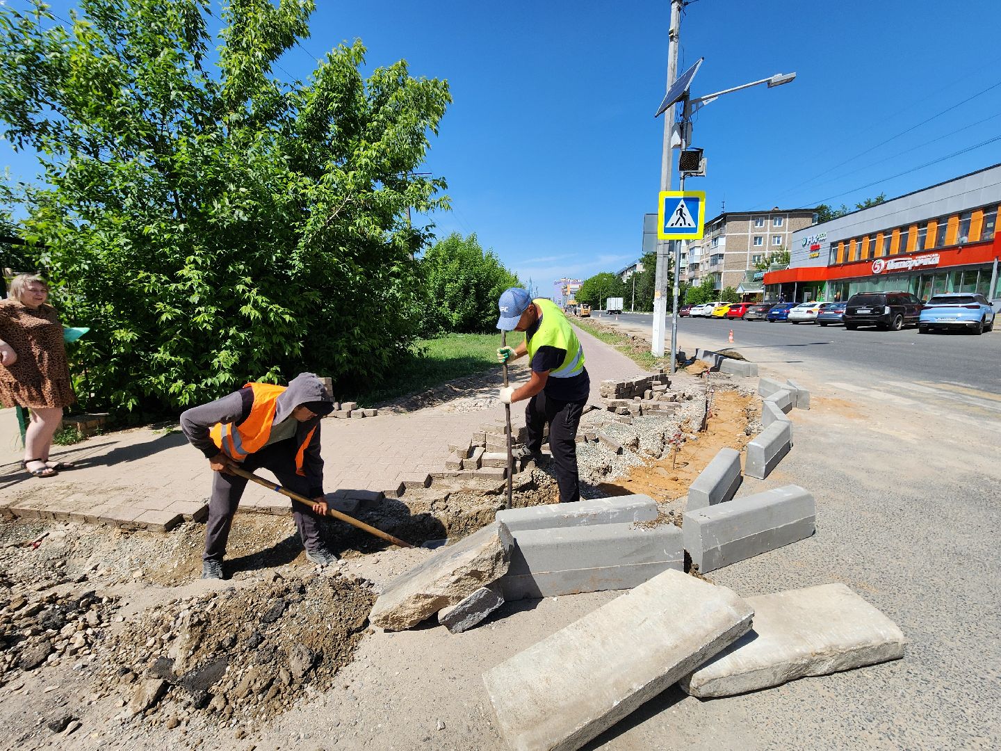 чехов, улица мира,  ремонт дороги, строительство тротуара, дорожные работы, парковки,  автостоянка, детская поликлиника, чеховская больница, госпрограмма московской области, благоустройство,
