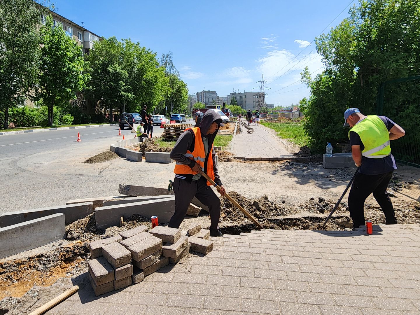 чехов, улица мира,  ремонт дороги, строительство тротуара, дорожные работы, парковки,  автостоянка, детская поликлиника, чеховская больница, госпрограмма московской области, благоустройство,