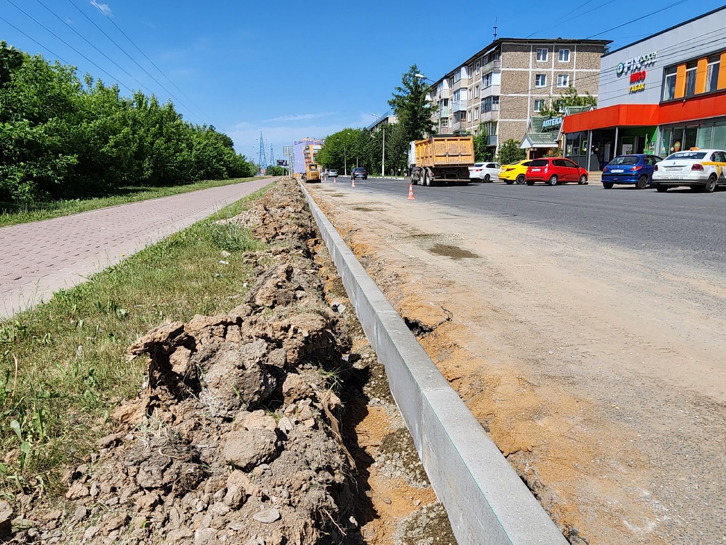 чехов, улица мира,  ремонт дороги, строительство тротуара, дорожные работы, парковки,  автостоянка, детская поликлиника, чеховская больница, госпрограмма московской области, благоустройство,