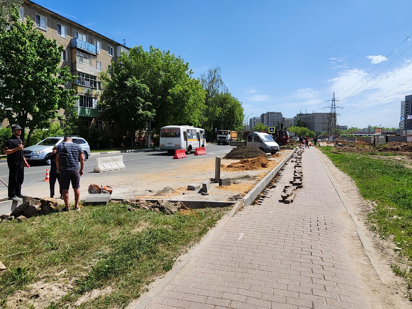 чехов, улица мира,  ремонт дороги, строительство тротуара, дорожные работы, парковки,  автостоянка, детская поликлиника, чеховская больница, госпрограмма московской области, благоустройство,