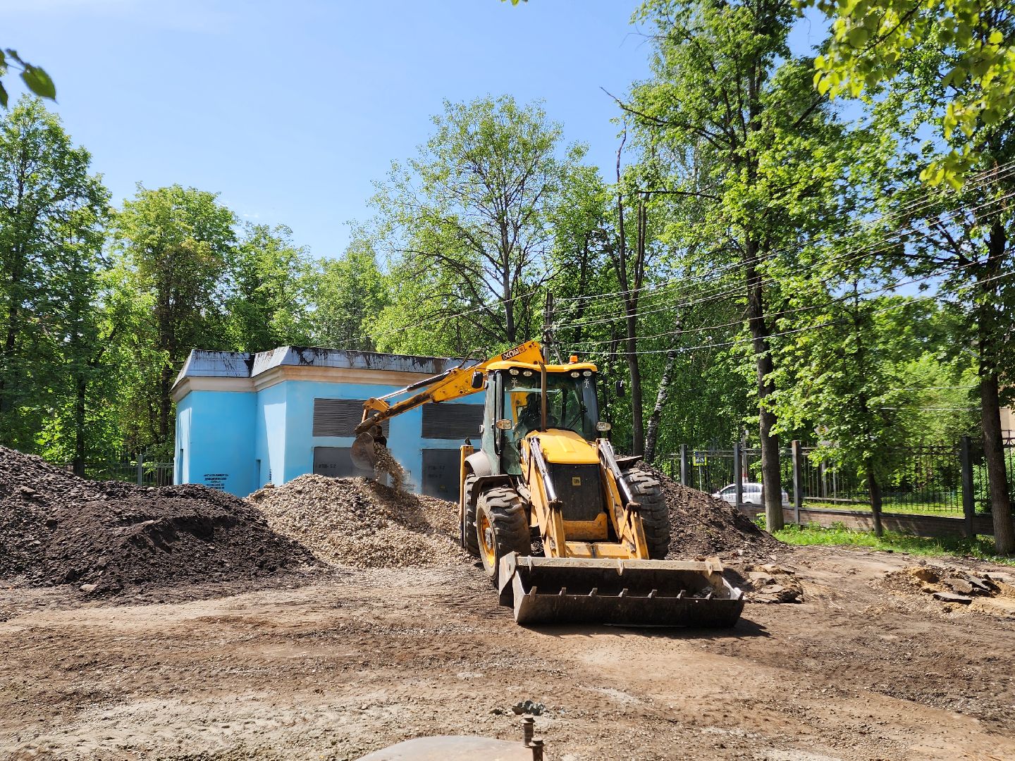 чехов,  улица пионерская 2, чеховская больница, взрослая поликлиника, текущий ремонт,  благоустройство территории, дорожный ремонт, пешеходные дорожки, тротуары, ремонт проездов и проходов, фасадные работы, демонтажные работы, ремонт потолка,