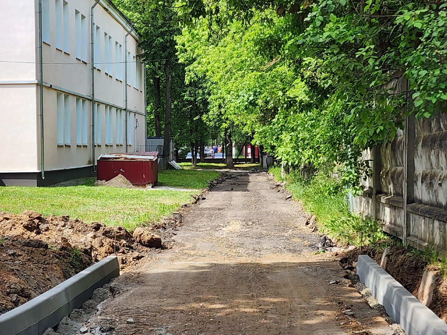 чехов,  улица пионерская 2, чеховская больница, взрослая поликлиника, текущий ремонт,  благоустройство территории, дорожный ремонт, пешеходные дорожки, тротуары, ремонт проездов и проходов, фасадные работы, демонтажные работы, ремонт потолка,