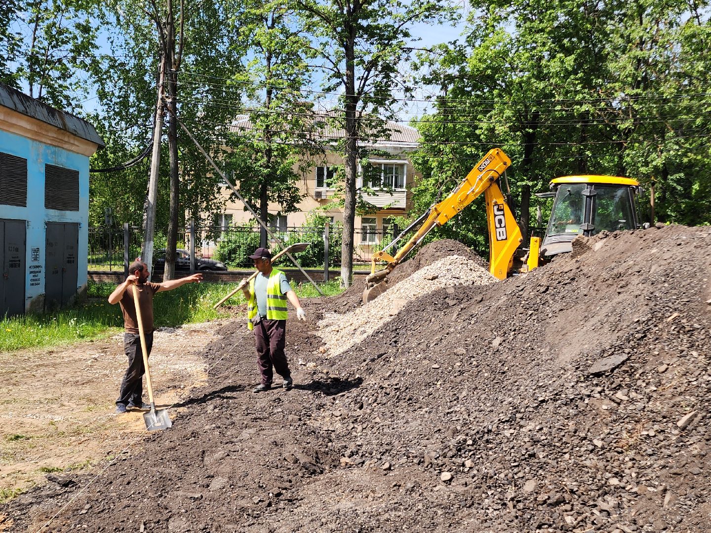 чехов,  улица пионерская 2, чеховская больница, взрослая поликлиника, текущий ремонт,  благоустройство территории, дорожный ремонт, пешеходные дорожки, тротуары, ремонт проездов и проходов, фасадные работы, демонтажные работы, ремонт потолка,
