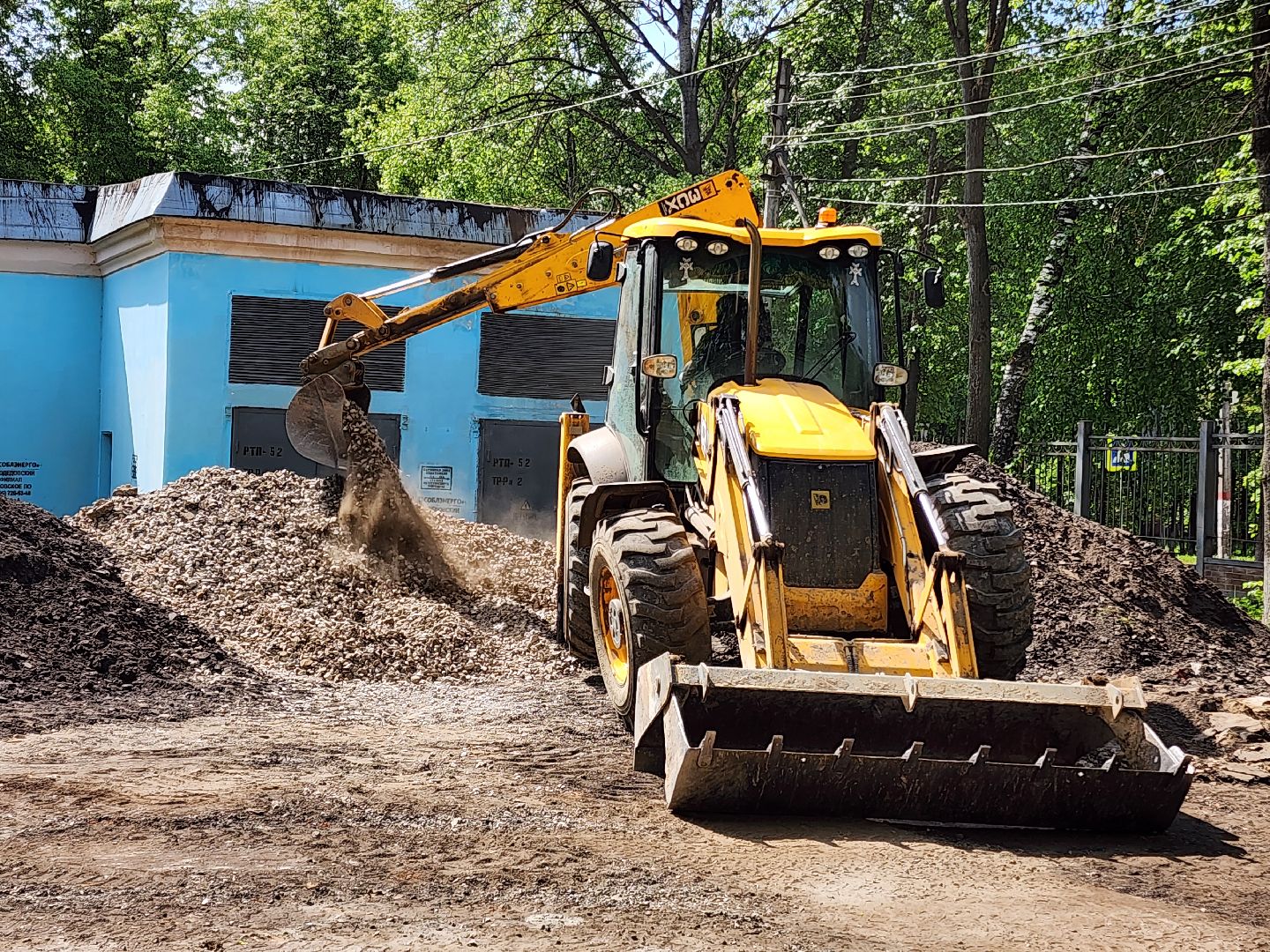 чехов,  улица пионерская 2, чеховская больница, взрослая поликлиника, текущий ремонт,  благоустройство территории, дорожный ремонт, пешеходные дорожки, тротуары, ремонт проездов и проходов, фасадные работы, демонтажные работы, ремонт потолка,