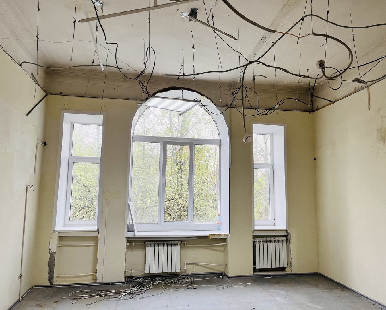 чехов,  улица пионерская 2, чеховская больница, взрослая поликлиника, текущий ремонт,  благоустройство территории, дорожный ремонт, пешеходные дорожки, тротуары, ремонт проездов и проходов, фасадные работы, демонтажные работы, ремонт потолка,