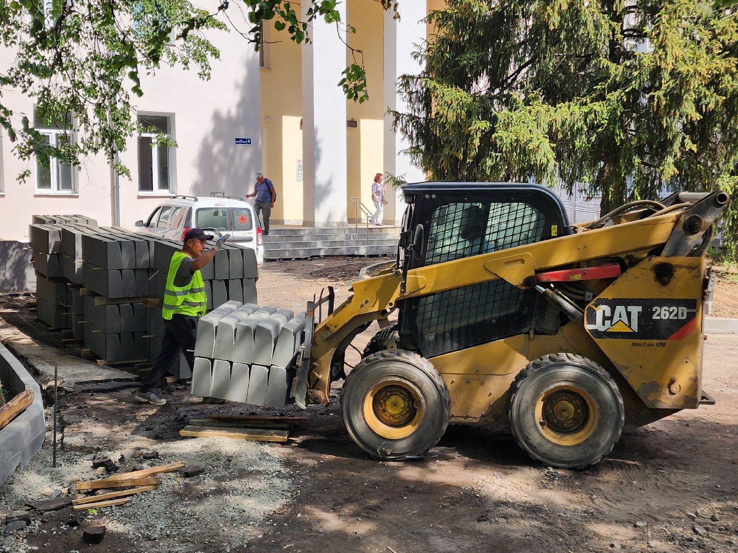 чехов,  улица пионерская 2, чеховская больница, взрослая поликлиника, текущий ремонт,  благоустройство территории, дорожный ремонт, пешеходные дорожки, тротуары, ремонт проездов и проходов, фасадные работы, демонтажные работы, ремонт потолка,