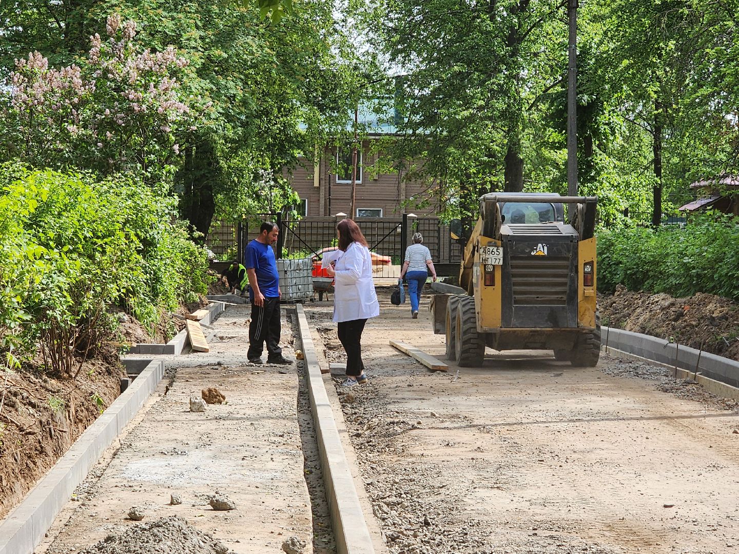чехов,  улица пионерская 2, чеховская больница, взрослая поликлиника, текущий ремонт,  благоустройство территории, дорожный ремонт, пешеходные дорожки, тротуары, ремонт проездов и проходов, фасадные работы, демонтажные работы, ремонт потолка,