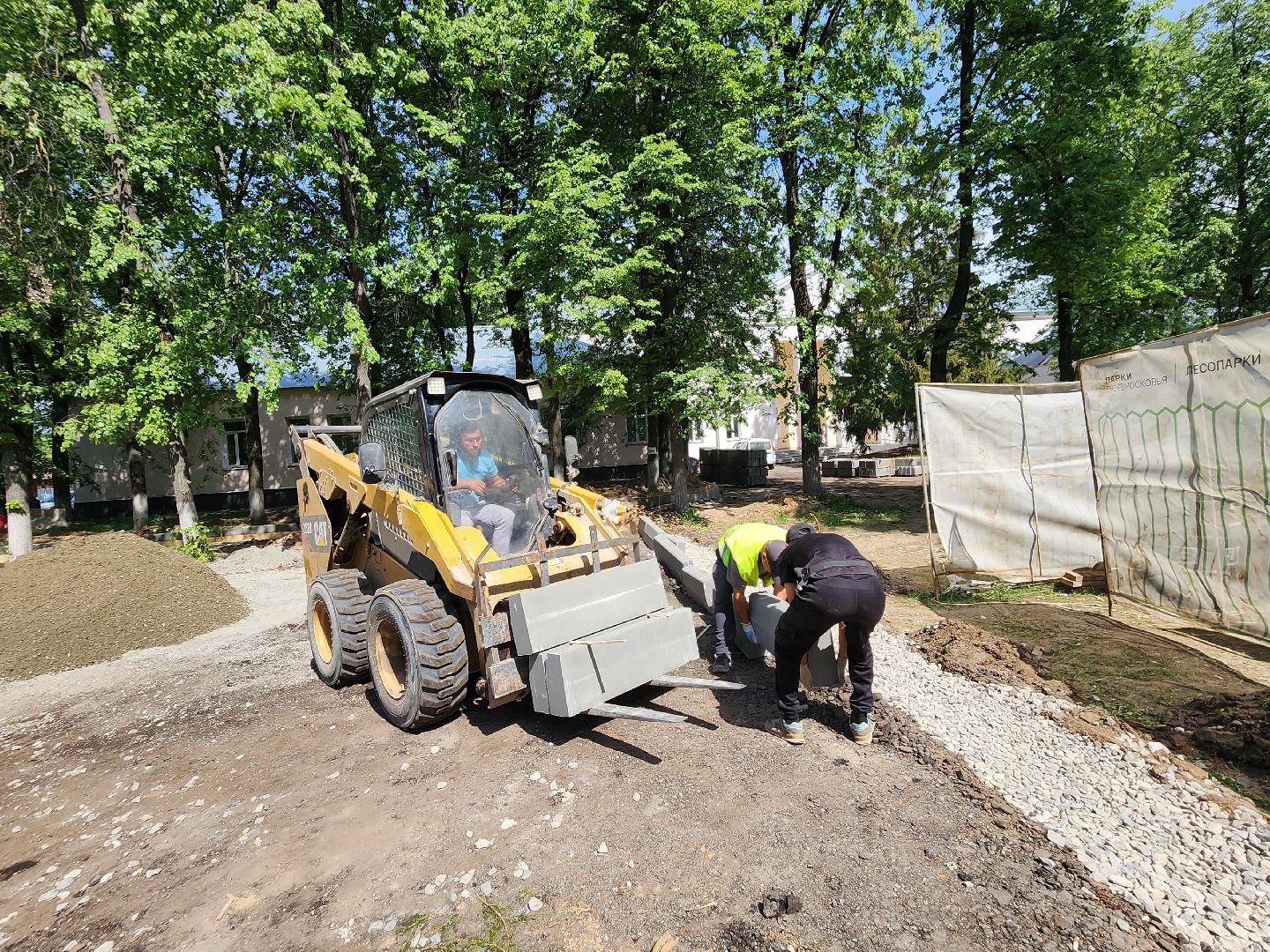 чехов,  улица пионерская 2, чеховская больница, взрослая поликлиника, текущий ремонт,  благоустройство территории, дорожный ремонт, пешеходные дорожки, тротуары, ремонт проездов и проходов, фасадные работы, демонтажные работы, ремонт потолка,