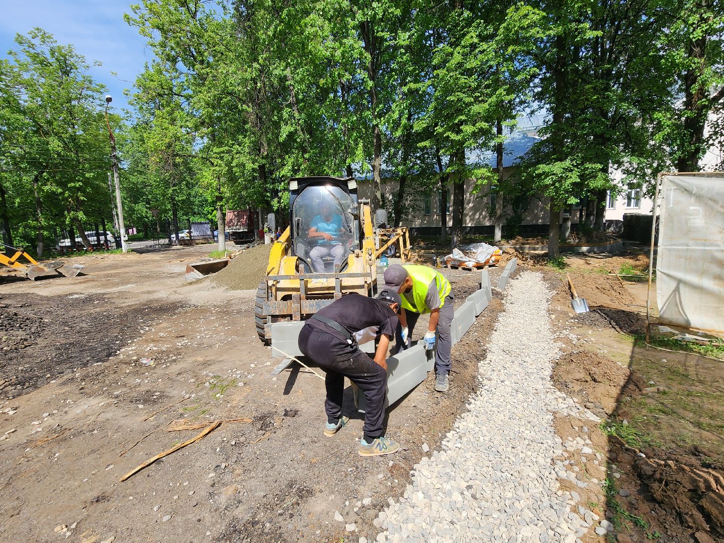 чехов,  улица пионерская 2, чеховская больница, взрослая поликлиника, текущий ремонт,  благоустройство территории, дорожный ремонт, пешеходные дорожки, тротуары, ремонт проездов и проходов, фасадные работы, демонтажные работы, ремонт потолка,