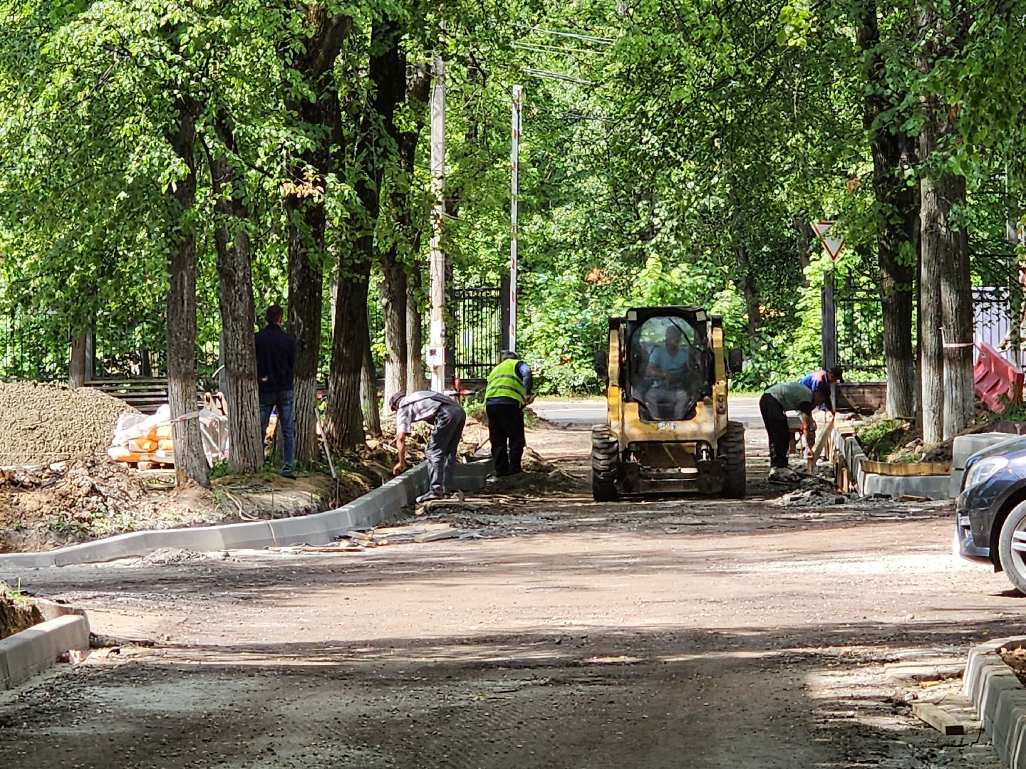 чехов,  улица пионерская 2, чеховская больница, взрослая поликлиника, текущий ремонт,  благоустройство территории, дорожный ремонт, пешеходные дорожки, тротуары, ремонт проездов и проходов, фасадные работы, демонтажные работы, ремонт потолка,