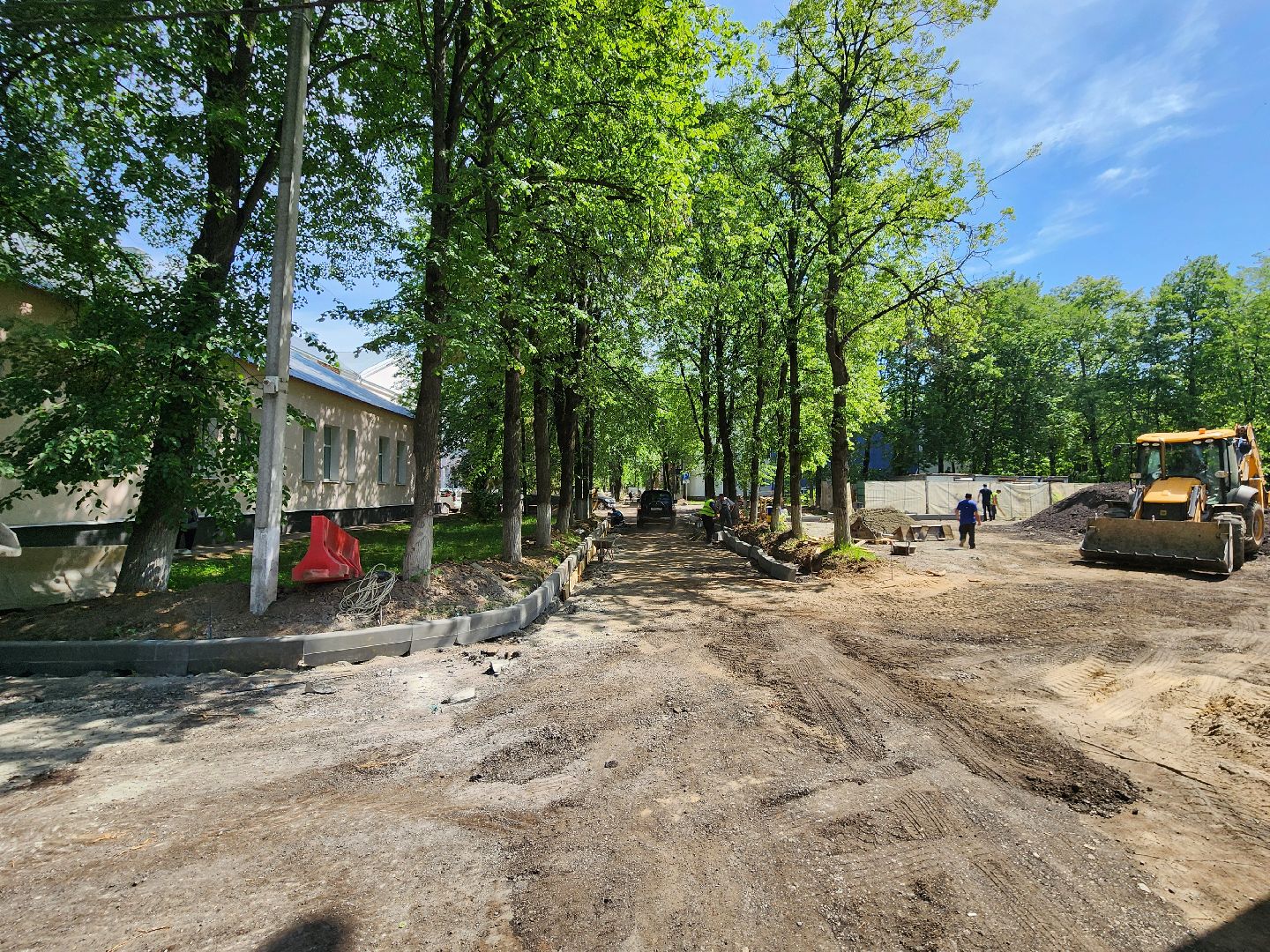 чехов,  улица пионерская 2, чеховская больница, взрослая поликлиника, текущий ремонт,  благоустройство территории, дорожный ремонт, пешеходные дорожки, тротуары, ремонт проездов и проходов, фасадные работы, демонтажные работы, ремонт потолка,
