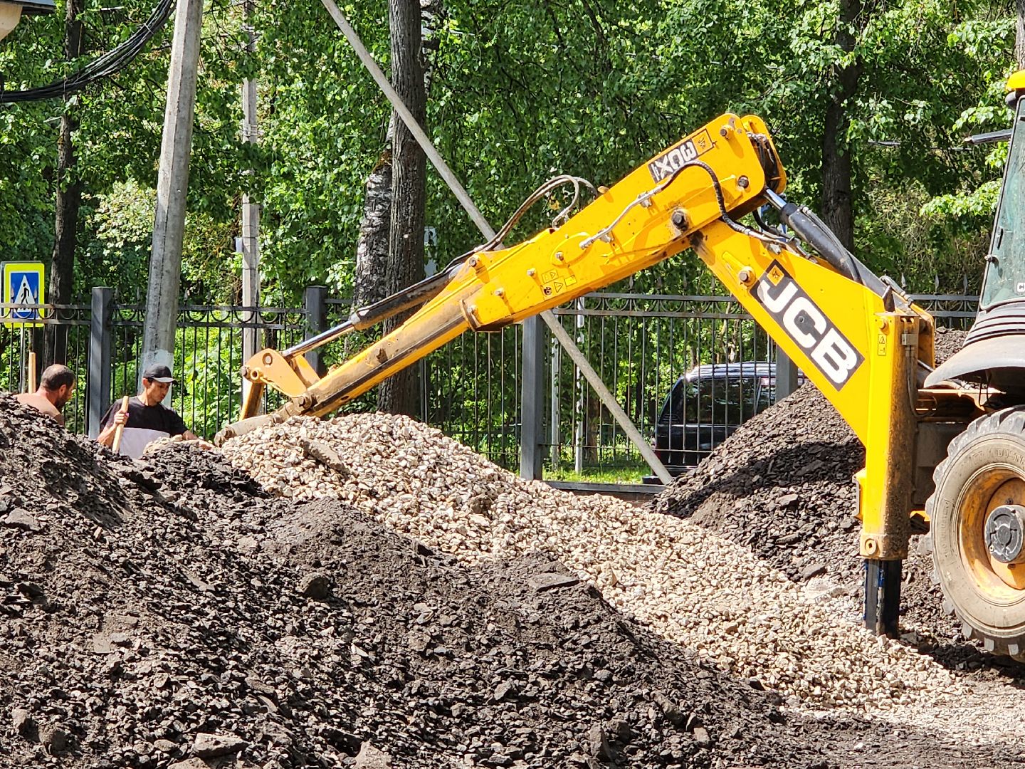чехов,  улица пионерская 2, чеховская больница, взрослая поликлиника, текущий ремонт,  благоустройство территории, дорожный ремонт, пешеходные дорожки, тротуары, ремонт проездов и проходов, фасадные работы, демонтажные работы, ремонт потолка,