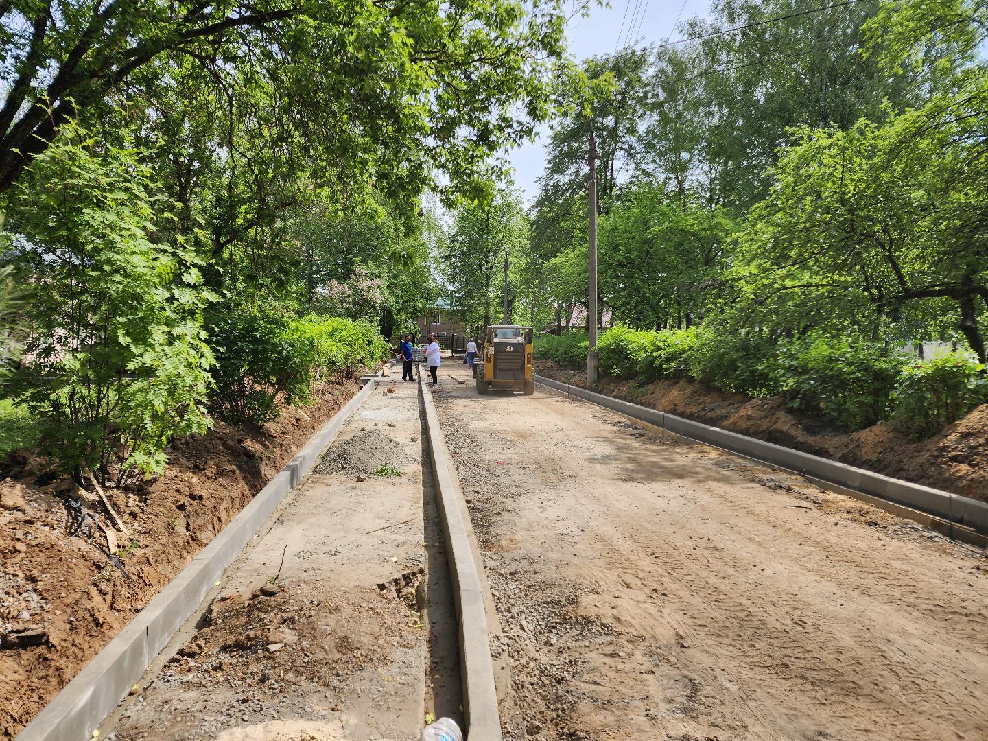 чехов,  улица пионерская 2, чеховская больница, взрослая поликлиника, текущий ремонт,  благоустройство территории, дорожный ремонт, пешеходные дорожки, тротуары, ремонт проездов и проходов, фасадные работы, демонтажные работы, ремонт потолка,