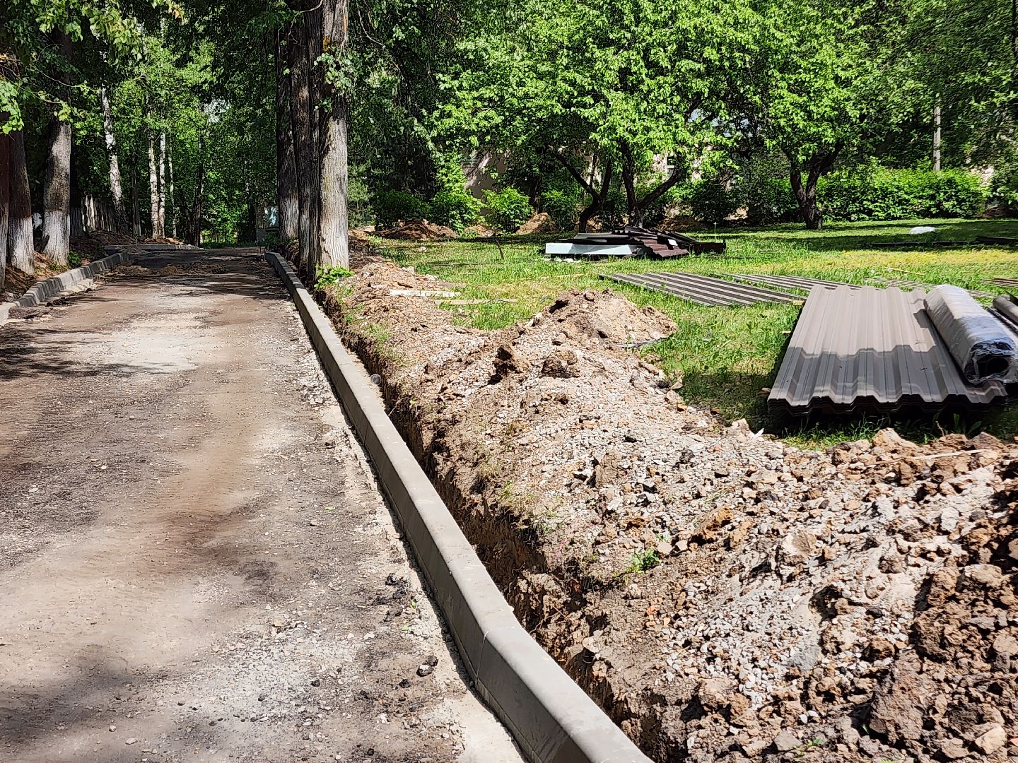 чехов,  улица пионерская 2, чеховская больница, взрослая поликлиника, текущий ремонт,  благоустройство территории, дорожный ремонт, пешеходные дорожки, тротуары, ремонт проездов и проходов, фасадные работы, демонтажные работы, ремонт потолка,