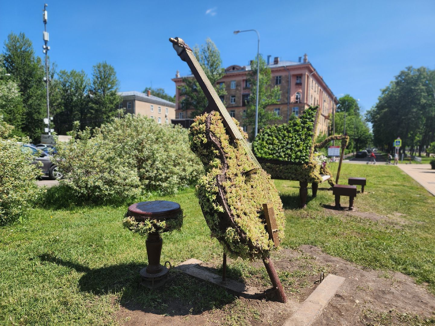 королёв, благоустройство в королеве, необычные фигуры,