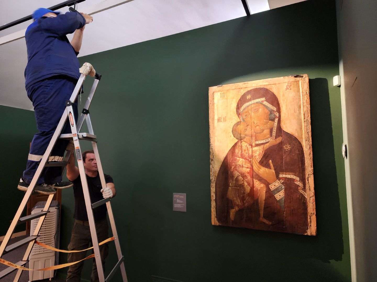 сергиво-посадский городской округ, сергиев посад, сергиево-посадский музей-заповедник, конный двор, выставка, любовью и единением спасемся, федоровская икона,третьяковская галерея,