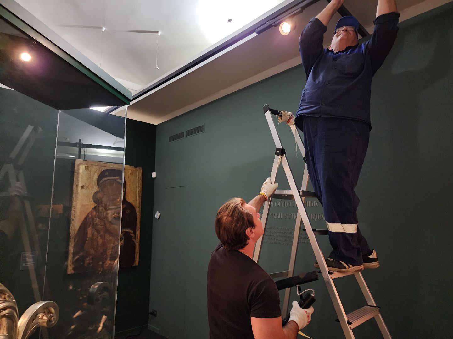 сергиво-посадский городской округ, сергиев посад, сергиево-посадский музей-заповедник, конный двор, выставка, любовью и единением спасемся, федоровская икона,третьяковская галерея,