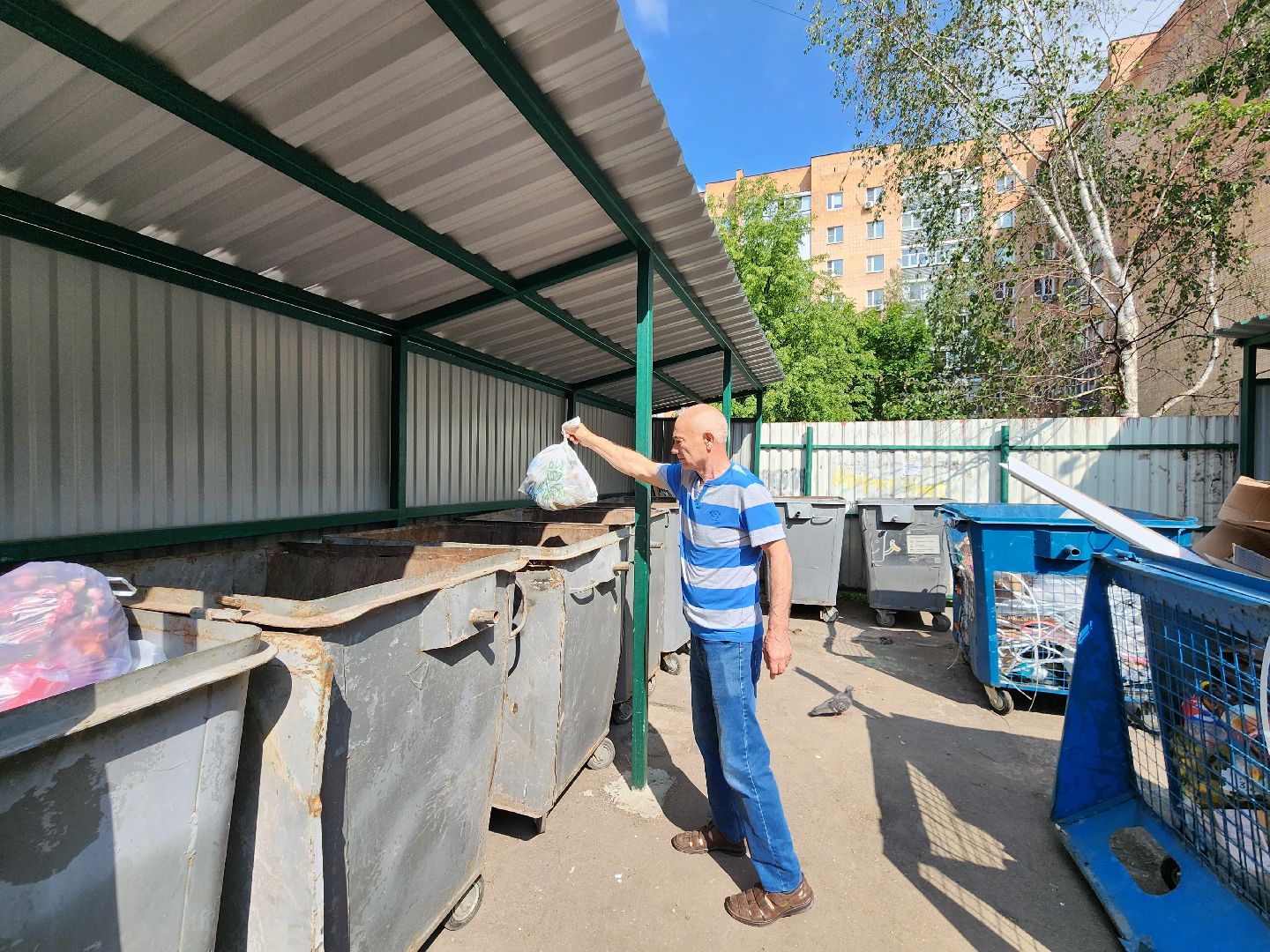 чехов, улица чехова, контейнерная площадка, капитальный ремонт, новое ограждение, крыша, бункер для КГО, дополнительные баки, вывоз мусора, твердое покрытие, крупногабаритные отходы, капремонт,