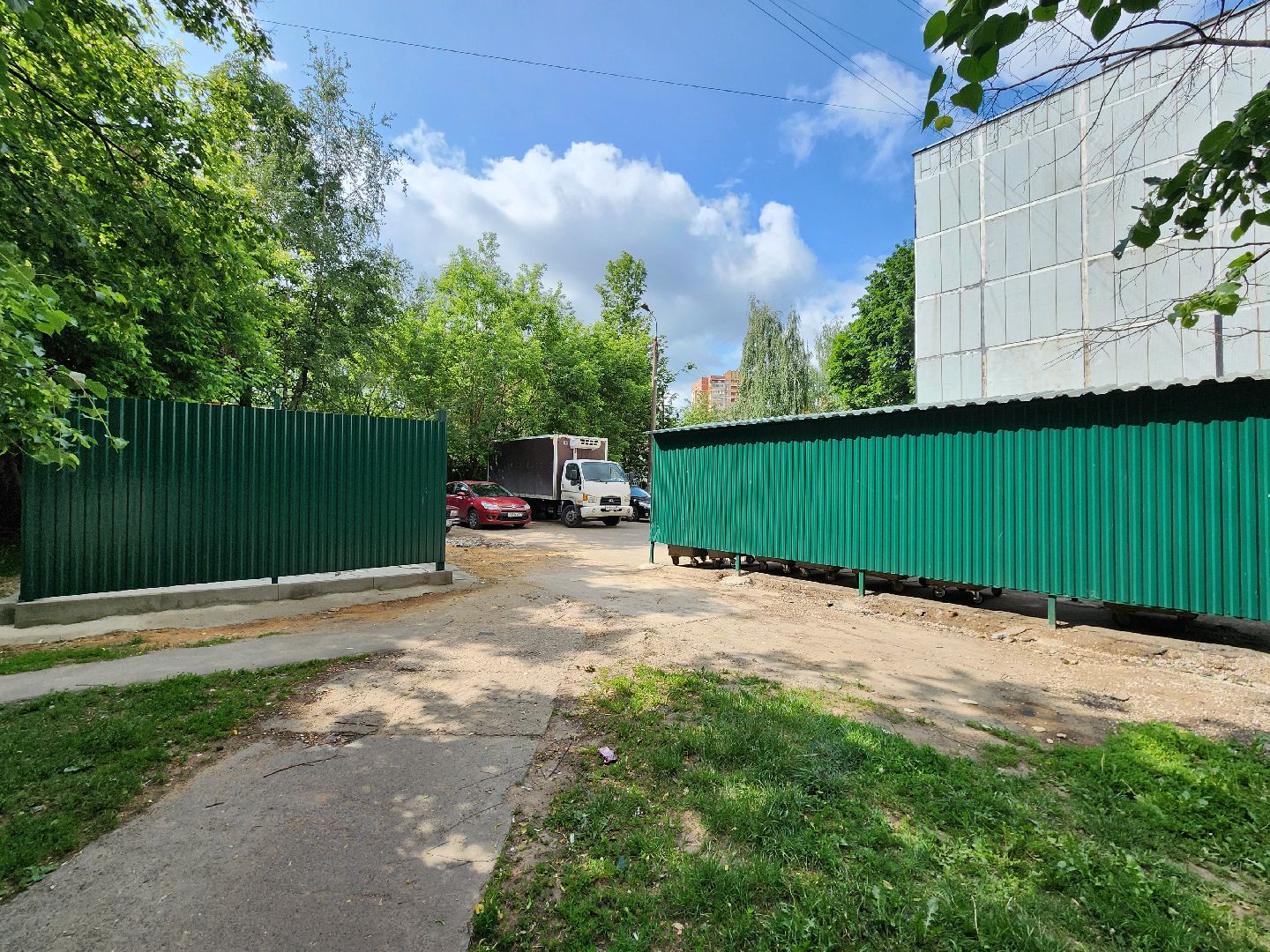 чехов, улица чехова, контейнерная площадка, капитальный ремонт, новое ограждение, крыша, бункер для КГО, дополнительные баки, вывоз мусора, твердое покрытие, крупногабаритные отходы, капремонт,