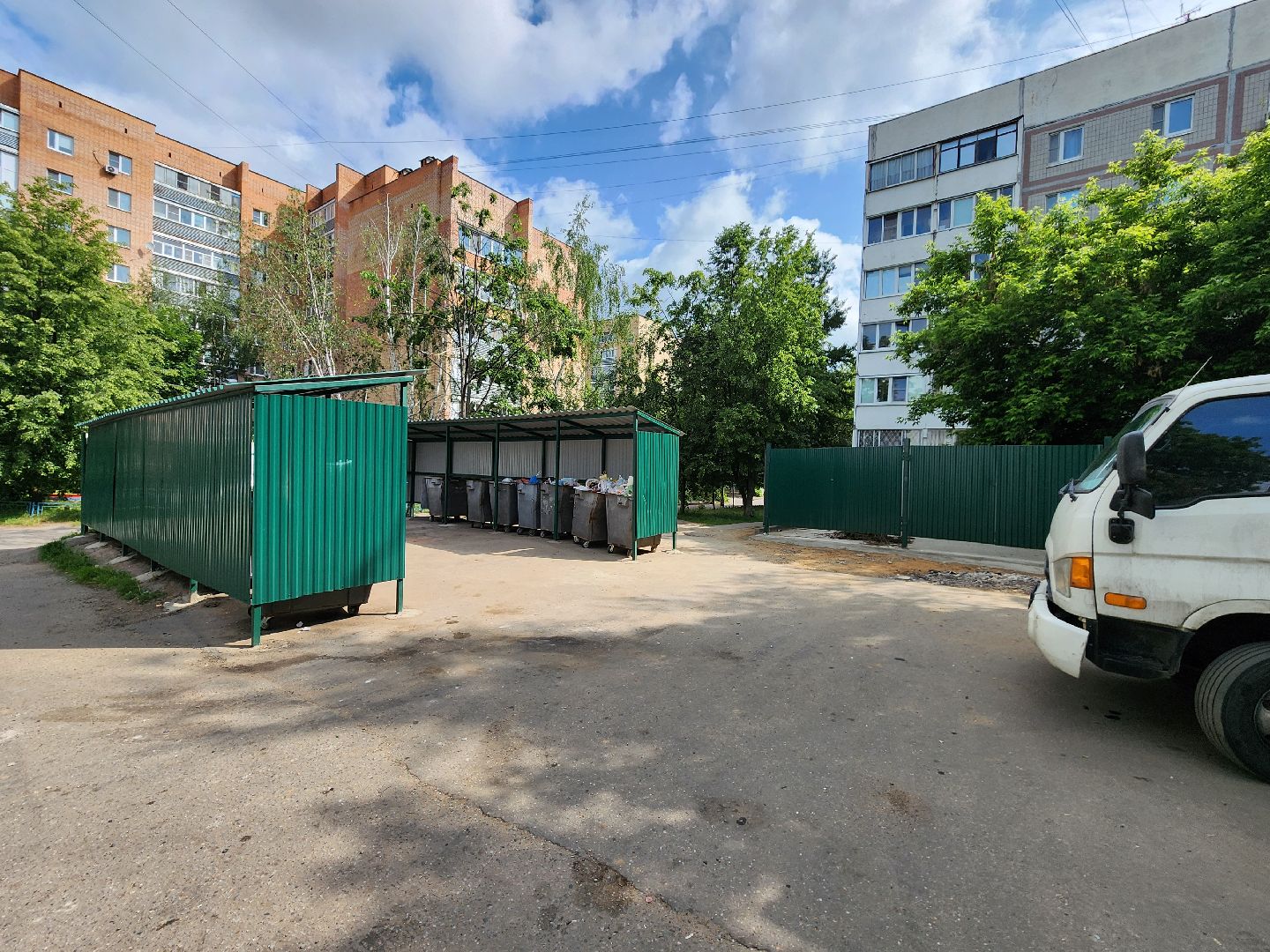 чехов, улица чехова, контейнерная площадка, капитальный ремонт, новое ограждение, крыша, бункер для КГО, дополнительные баки, вывоз мусора, твердое покрытие, крупногабаритные отходы, капремонт,