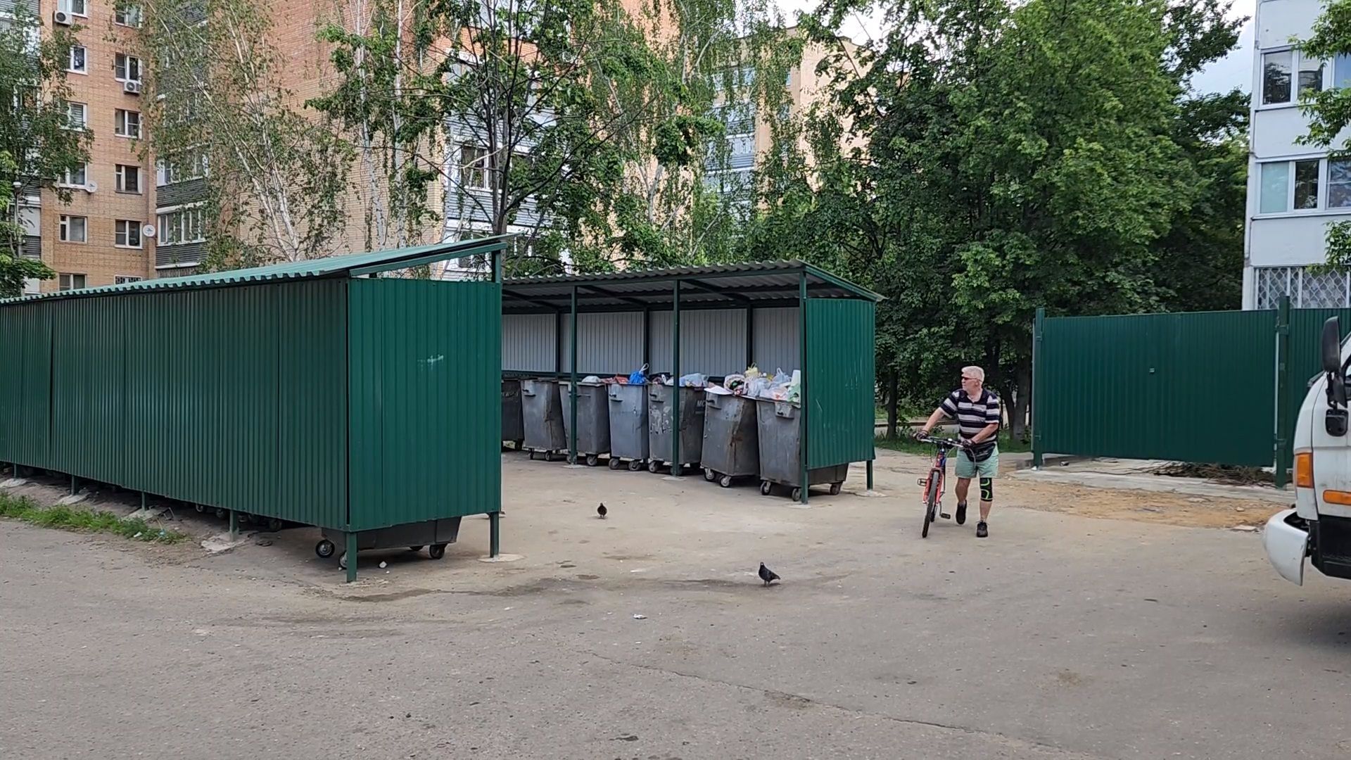 чехов, улица чехова, контейнерная площадка, капитальный ремонт, новое ограждение, крыша, бункер для КГО, дополнительные баки, вывоз мусора, твердое покрытие, крупногабаритные отходы, капремонт,