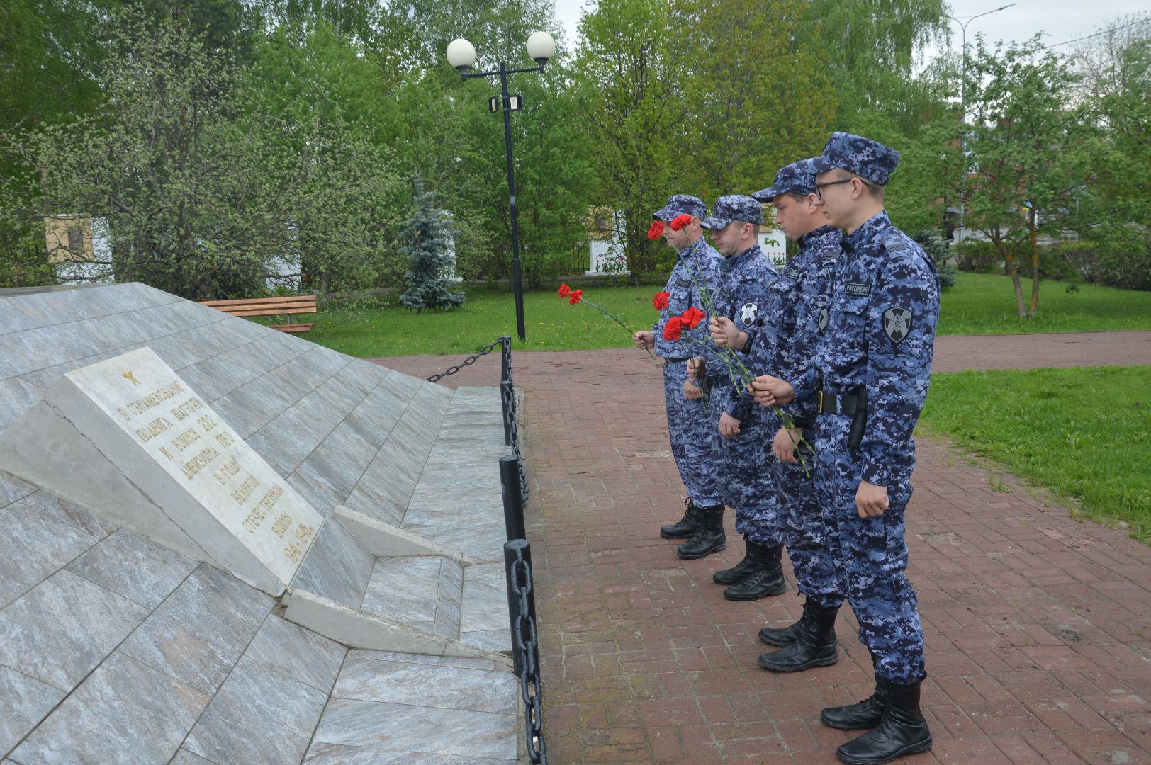 Шатура, памятник, Зенитка, Росгвардия, возложение цветов.