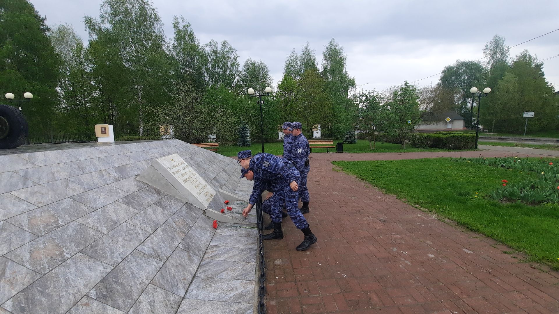 Шатура, памятник, Зенитка, Росгвардия, возложение цветов.