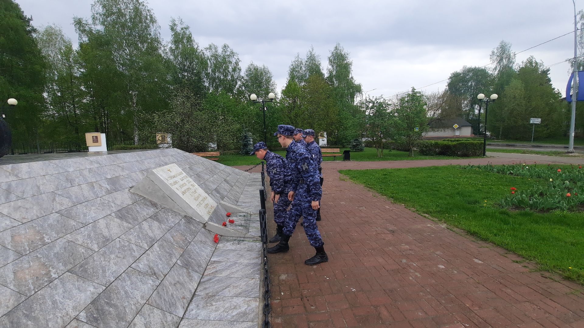 Шатура, памятник, Зенитка, Росгвардия, возложение цветов.