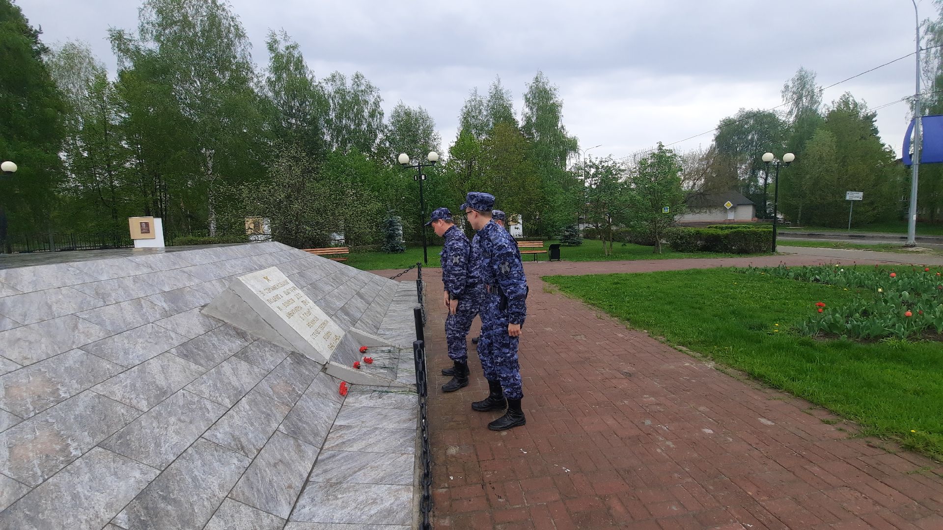 Шатура, памятник, Зенитка, Росгвардия, возложение цветов.