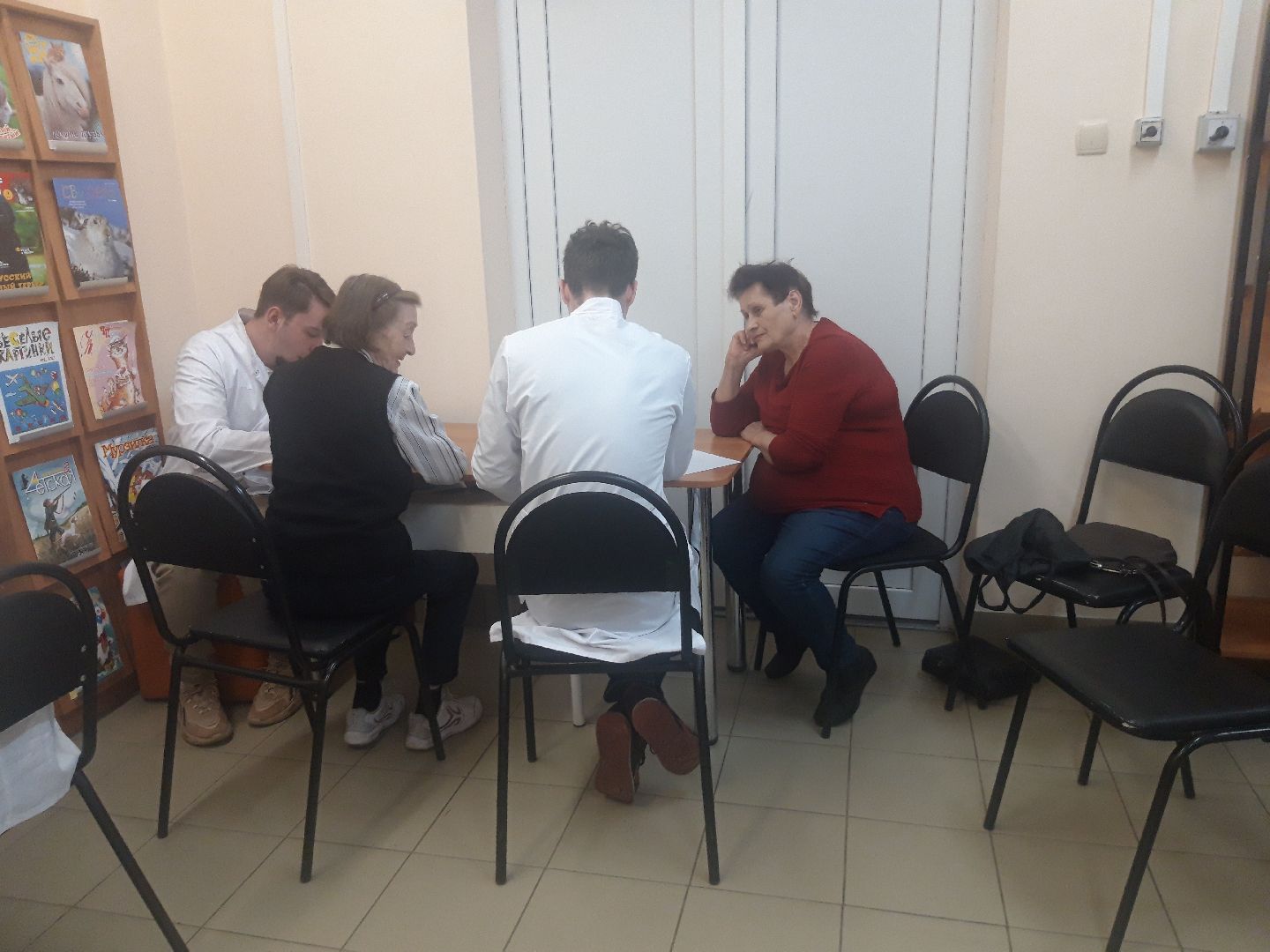 помощь людям, пенсионеры,