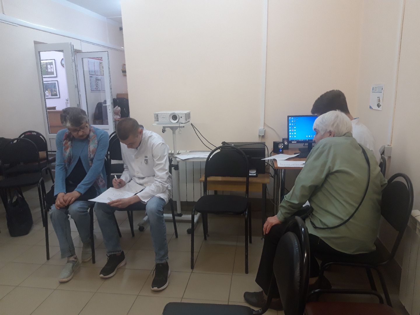 помощь людям, пенсионеры,