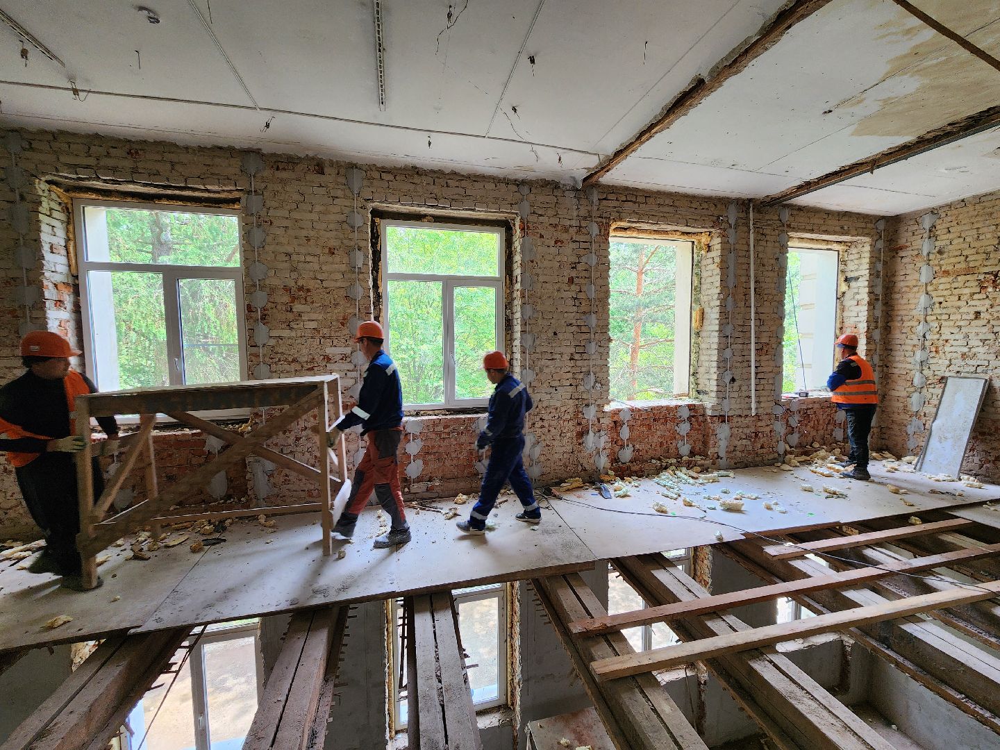 чехов, центр детского творчества, капитальный ремонт, реконструкция, обустройство полов, стяжка полов, демонтажные работы, прокладка инженерных сетей, капремонт, обновление, фасадные работы, замена кровли, окна и двери, госпрограмма московской области,