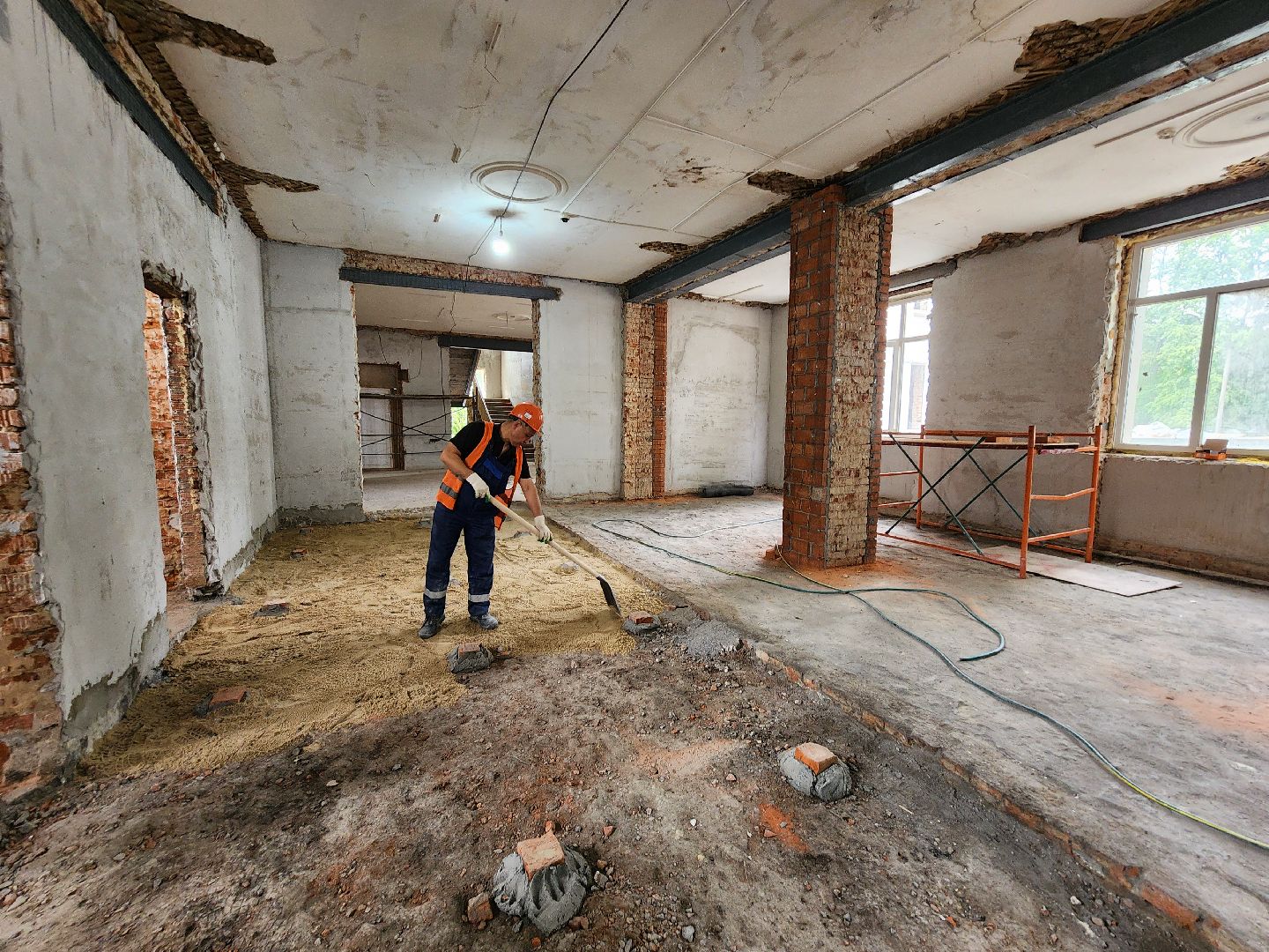 чехов, центр детского творчества, капитальный ремонт, реконструкция, обустройство полов, стяжка полов, демонтажные работы, прокладка инженерных сетей, капремонт, обновление, фасадные работы, замена кровли, окна и двери, госпрограмма московской области,