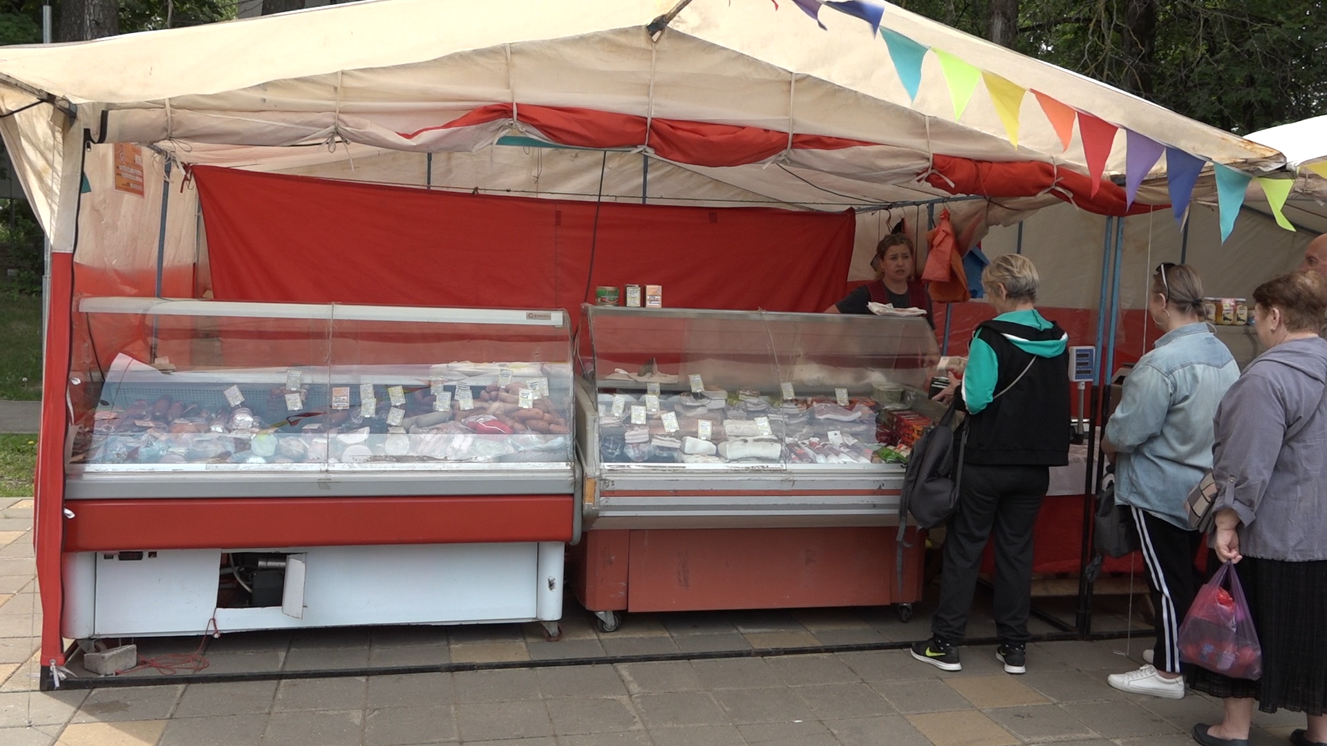 сезонная ярмарка товаров, власиха продовольственная ярмарка, ярмарка во власихе, товары на ярмарке, выездная ярмарка,