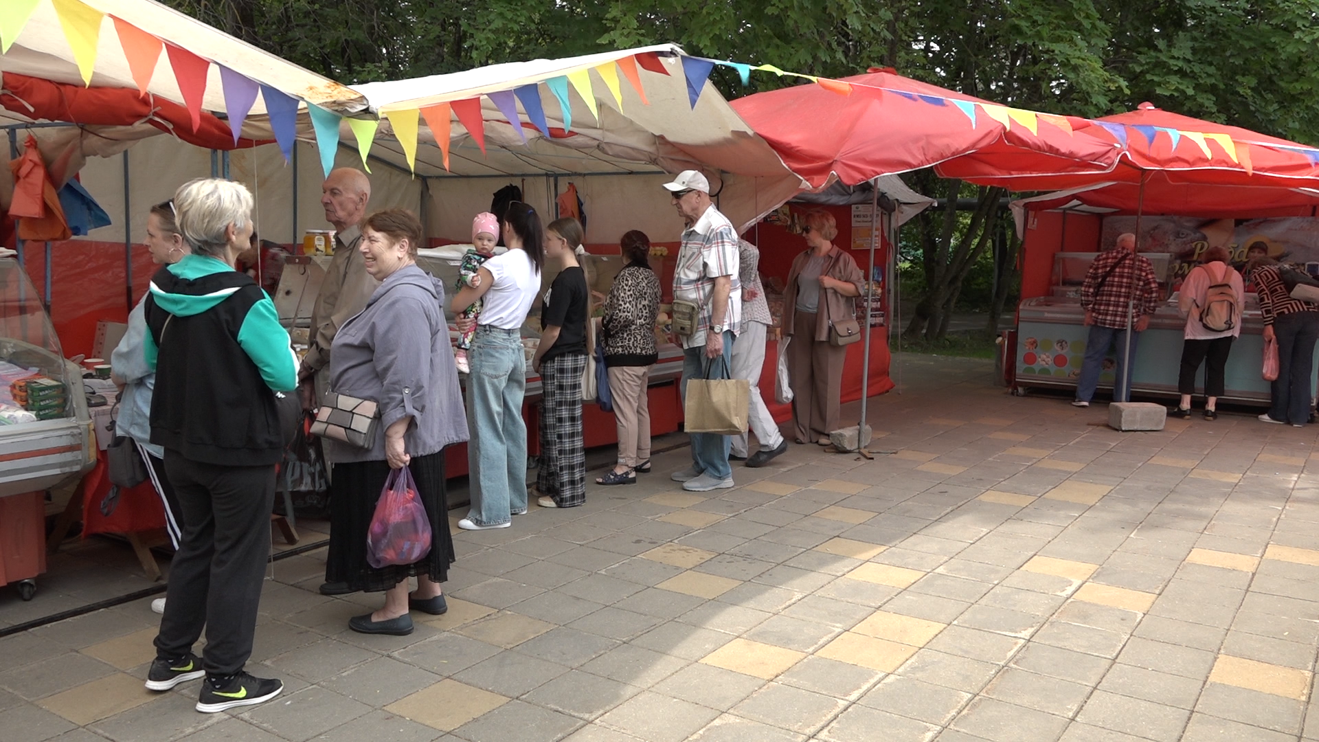 сезонная ярмарка товаров, власиха продовольственная ярмарка, ярмарка во власихе, товары на ярмарке, выездная ярмарка,