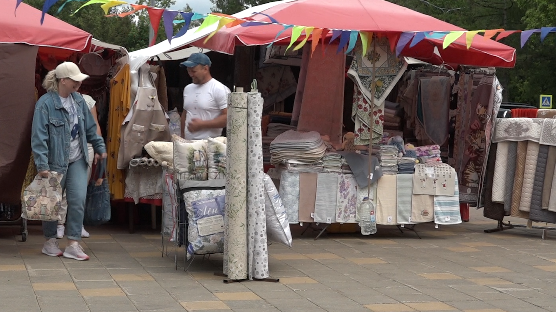 сезонная ярмарка товаров, власиха продовольственная ярмарка, ярмарка во власихе, товары на ярмарке, выездная ярмарка,