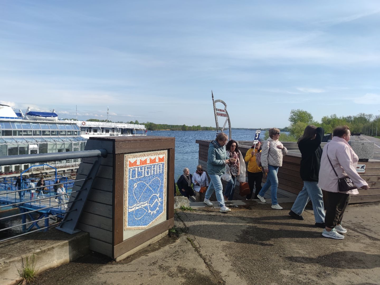 круизные туристы, речная навигация, Дубна