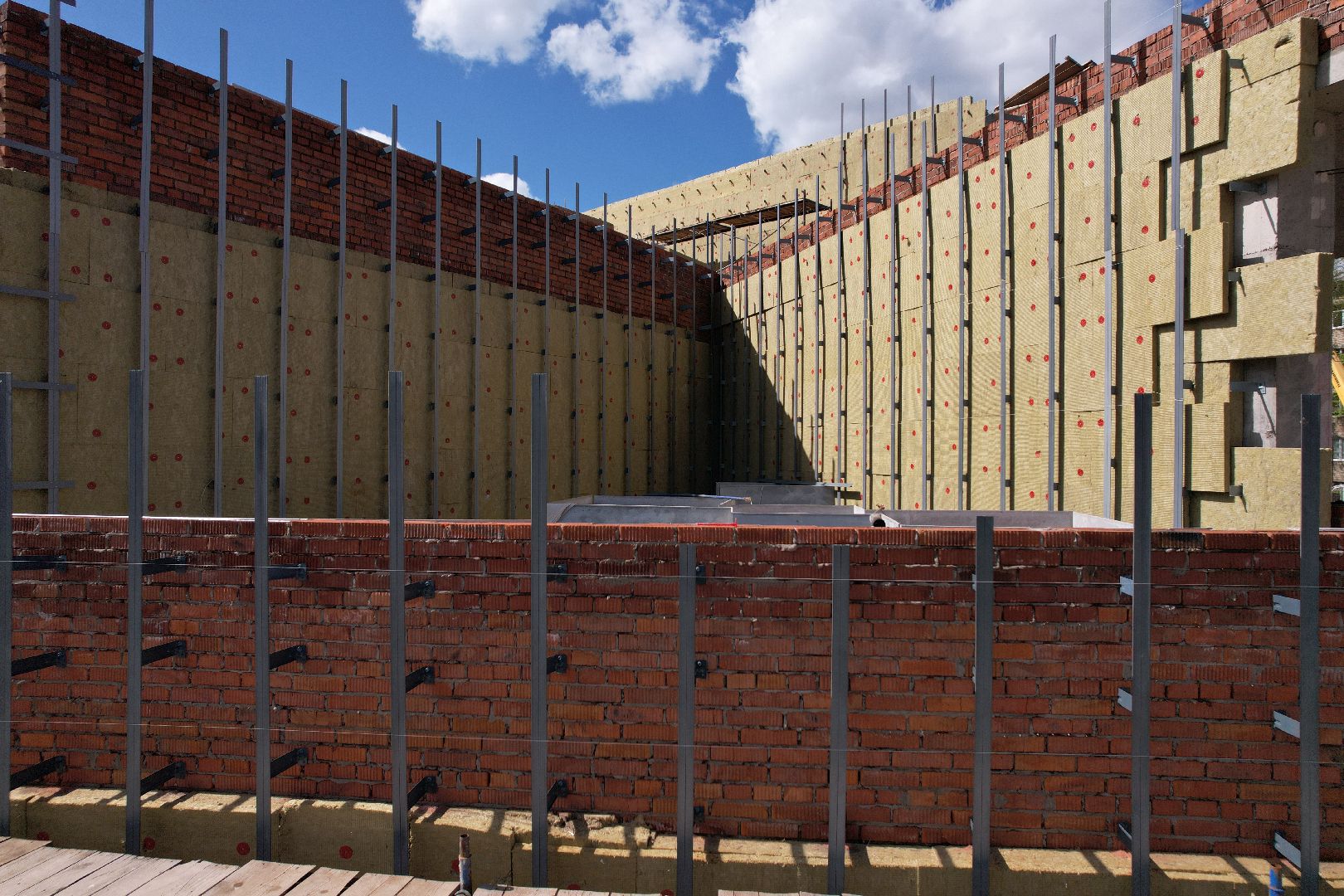 видео с коптера, пристройка к школе 1 в Королеве,