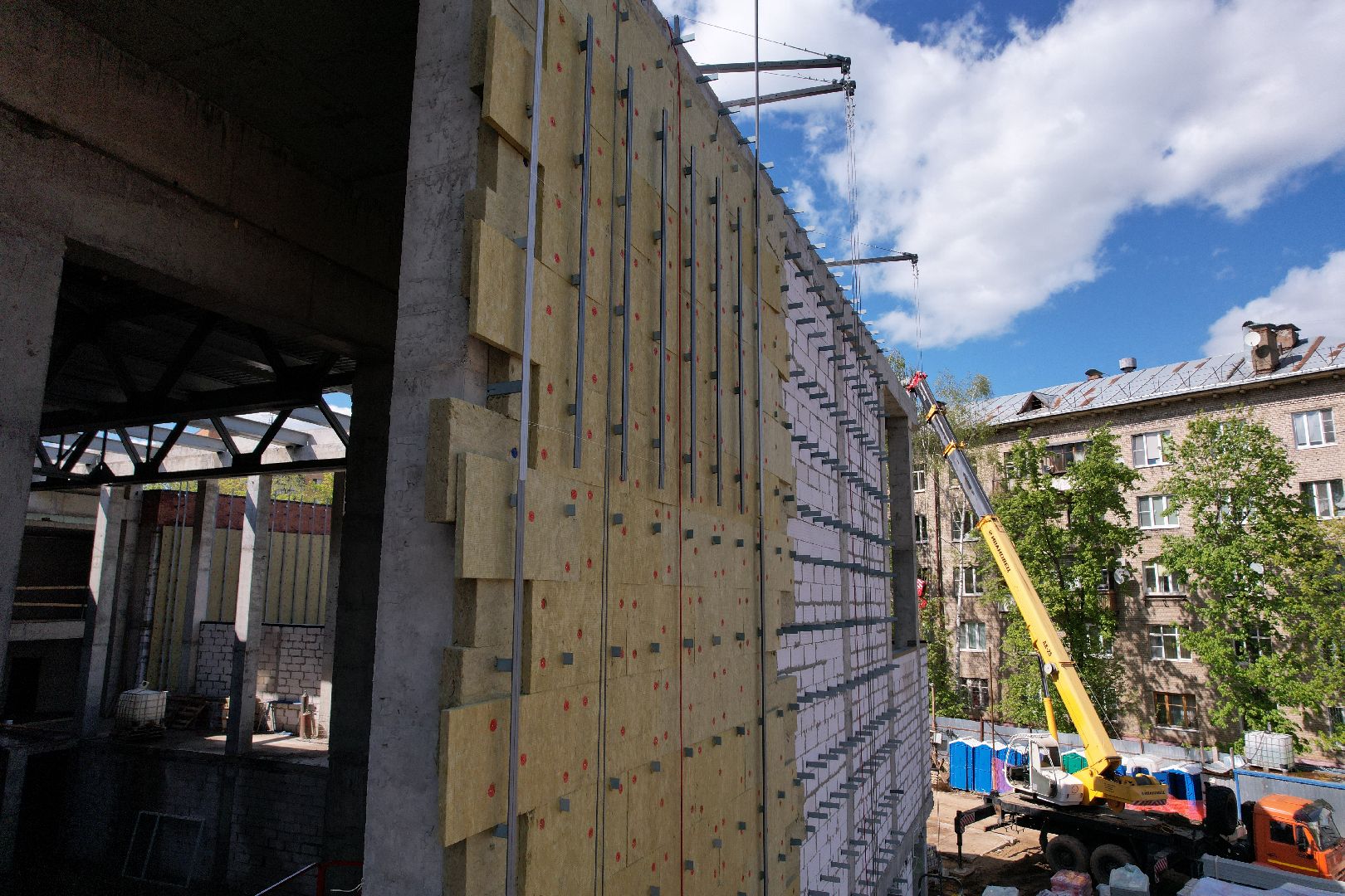 видео с коптера, пристройка к школе 1 в Королеве,