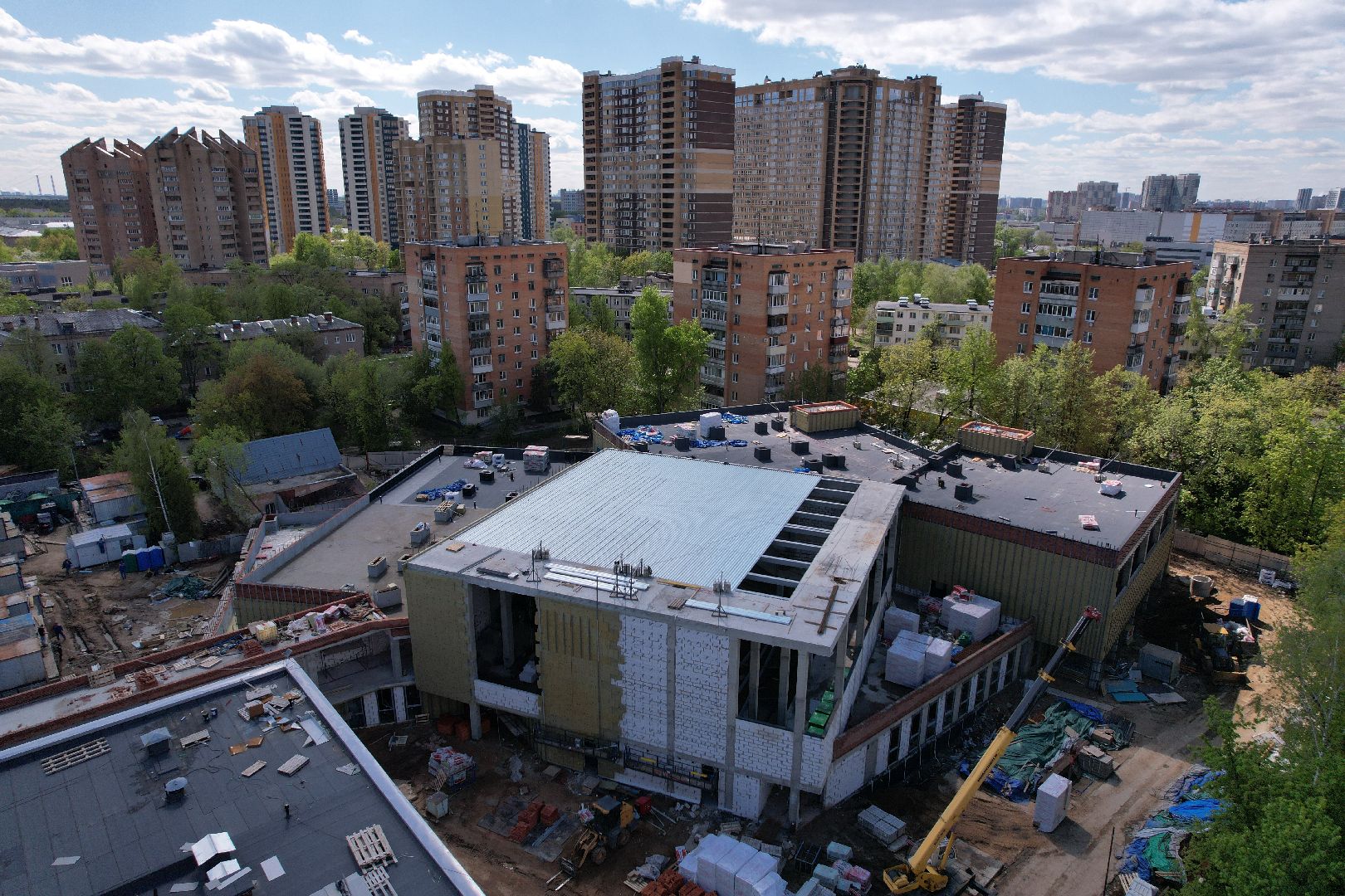 видео с коптера, пристройка к школе 1 в Королеве,