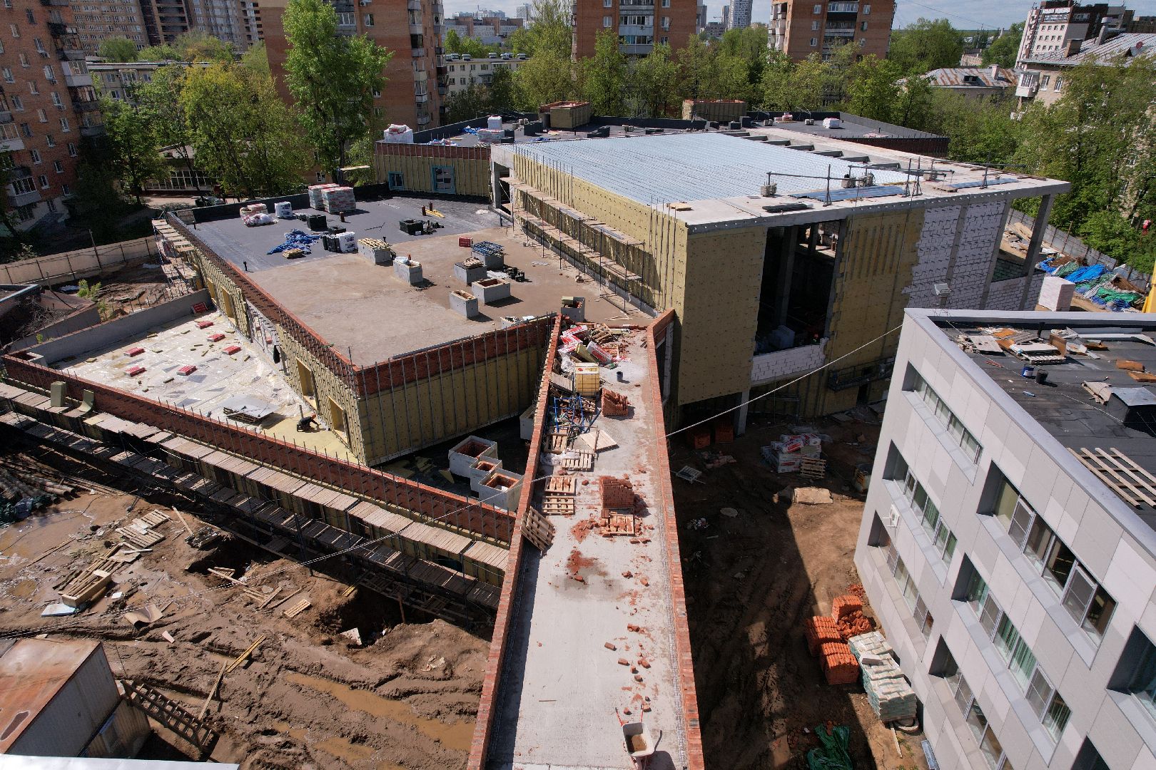 видео с коптера, пристройка к школе 1 в Королеве,