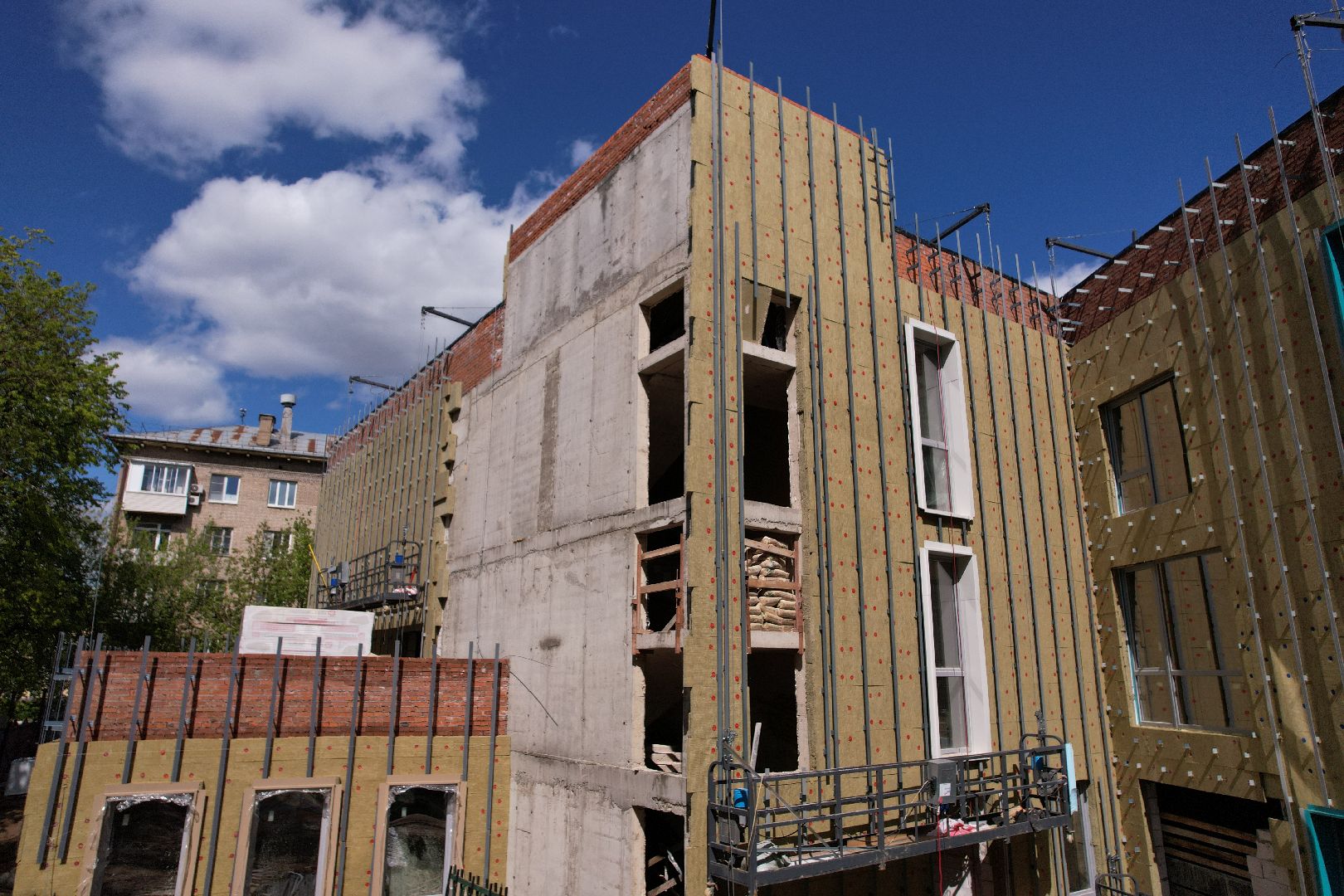 видео с коптера, пристройка к школе 1 в Королеве,