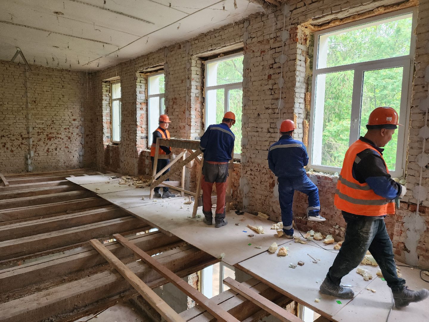 чехов, центр детского творчества, капитальный ремонт, реконструкция, капремонт, обновление,  демонтаж старых окон, замена оконных блоков, стеклопакеты,прокладка инженерных сетей, внутренняя отделка помещений, фасадные и кровельные работы,госпрограмма московской области,