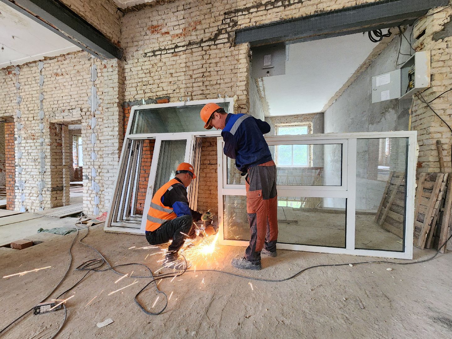 чехов, центр детского творчества, капитальный ремонт, реконструкция, капремонт, обновление,  демонтаж старых окон, замена оконных блоков, стеклопакеты,прокладка инженерных сетей, внутренняя отделка помещений, фасадные и кровельные работы,госпрограмма московской области,