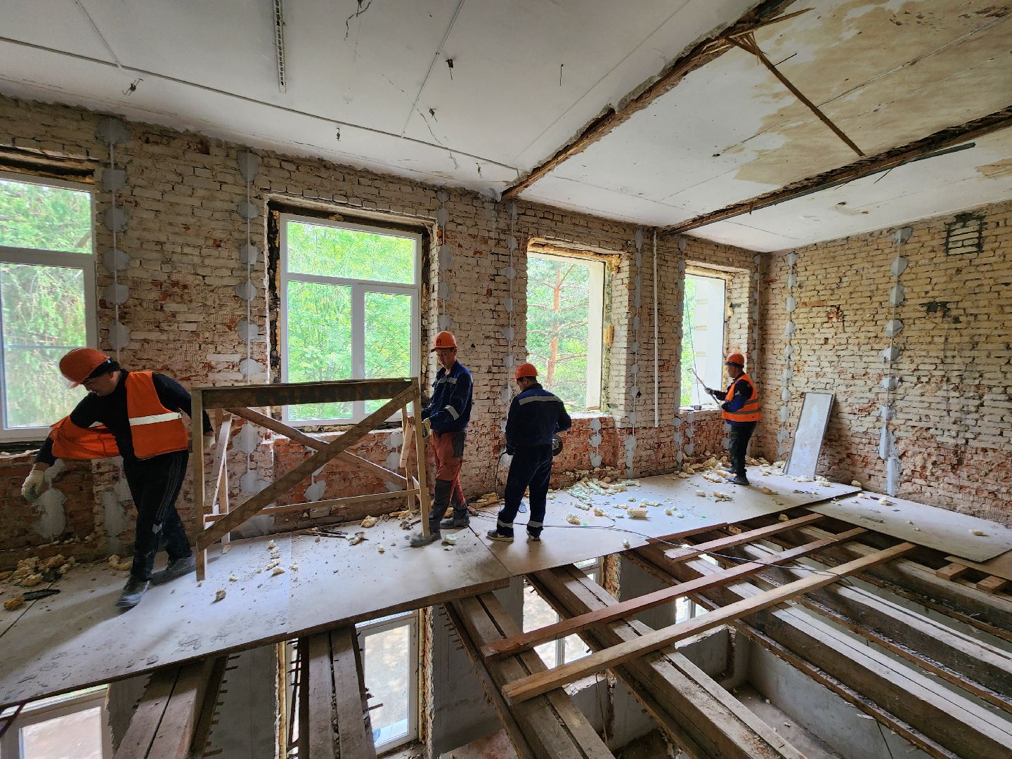 чехов, центр детского творчества, капитальный ремонт, реконструкция, капремонт, обновление,  демонтаж старых окон, замена оконных блоков, стеклопакеты,прокладка инженерных сетей, внутренняя отделка помещений, фасадные и кровельные работы,госпрограмма московской области,