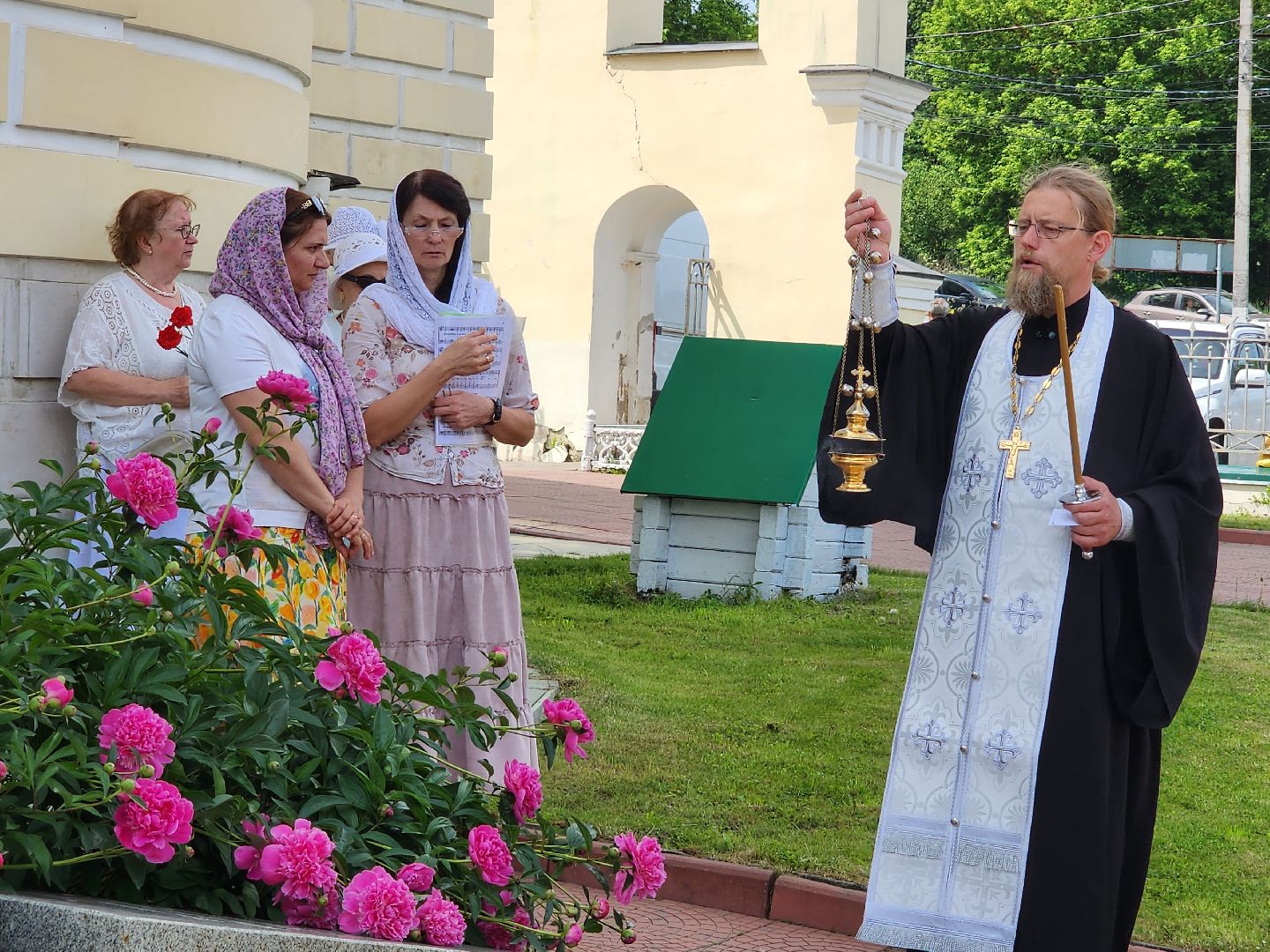 чехов, улица пушкина, анно-зачатьевский храм, поэт александр пушкин, некрополь, потомки поэта, сын александра пушкина, панихида, заупокойное богослужение, день рождения александра пушкина, музей усадьба лопасня-зачатьевское, выставки, концерт, бесплатные обзорные экскурсии,