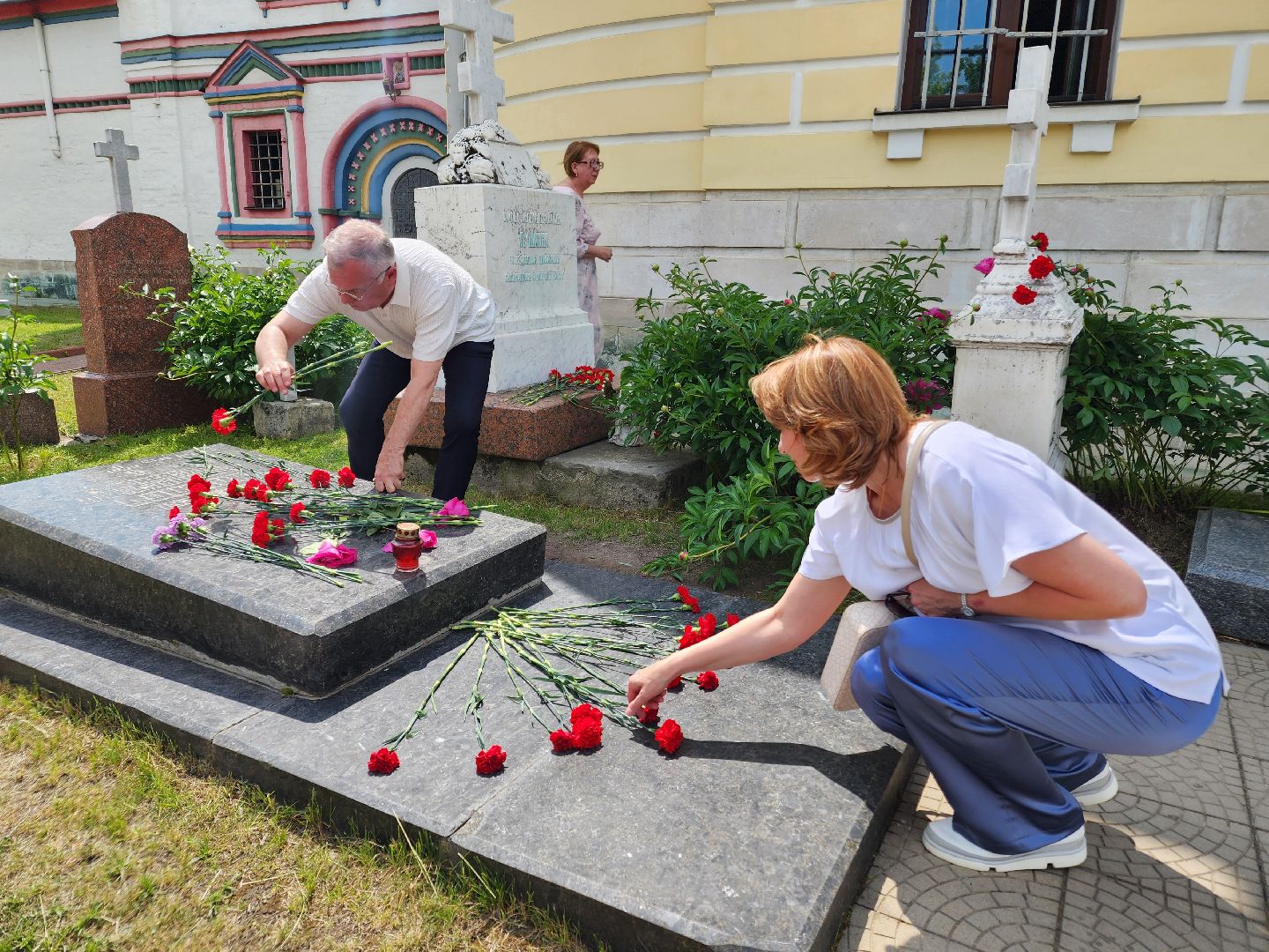 чехов, улица пушкина, анно-зачатьевский храм, поэт александр пушкин, некрополь, потомки поэта, сын александра пушкина, панихида, заупокойное богослужение, день рождения александра пушкина, музей усадьба лопасня-зачатьевское, выставки, концерт, бесплатные обзорные экскурсии,