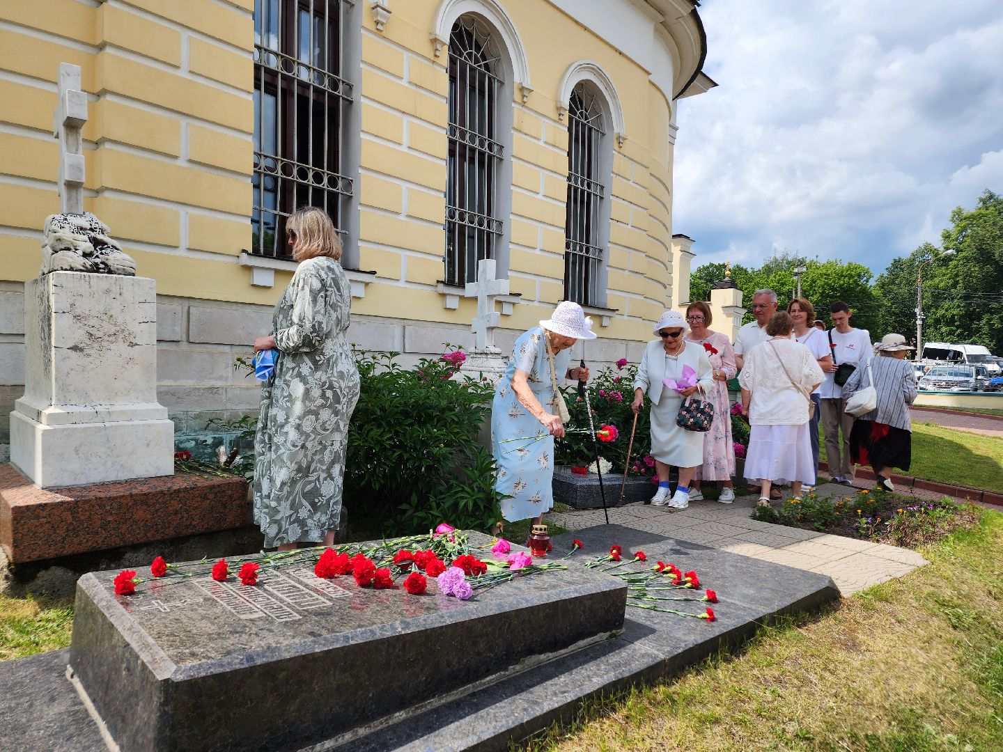 чехов, улица пушкина, анно-зачатьевский храм, поэт александр пушкин, некрополь, потомки поэта, сын александра пушкина, панихида, заупокойное богослужение, день рождения александра пушкина, музей усадьба лопасня-зачатьевское, выставки, концерт, бесплатные обзорные экскурсии,